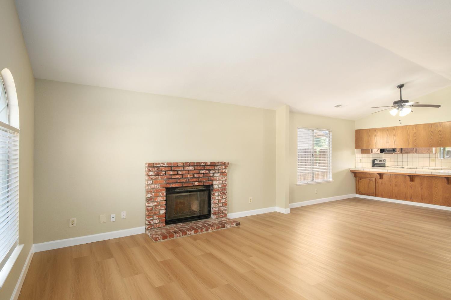 1067 W Minarets Ave, Fresno, CA 93650