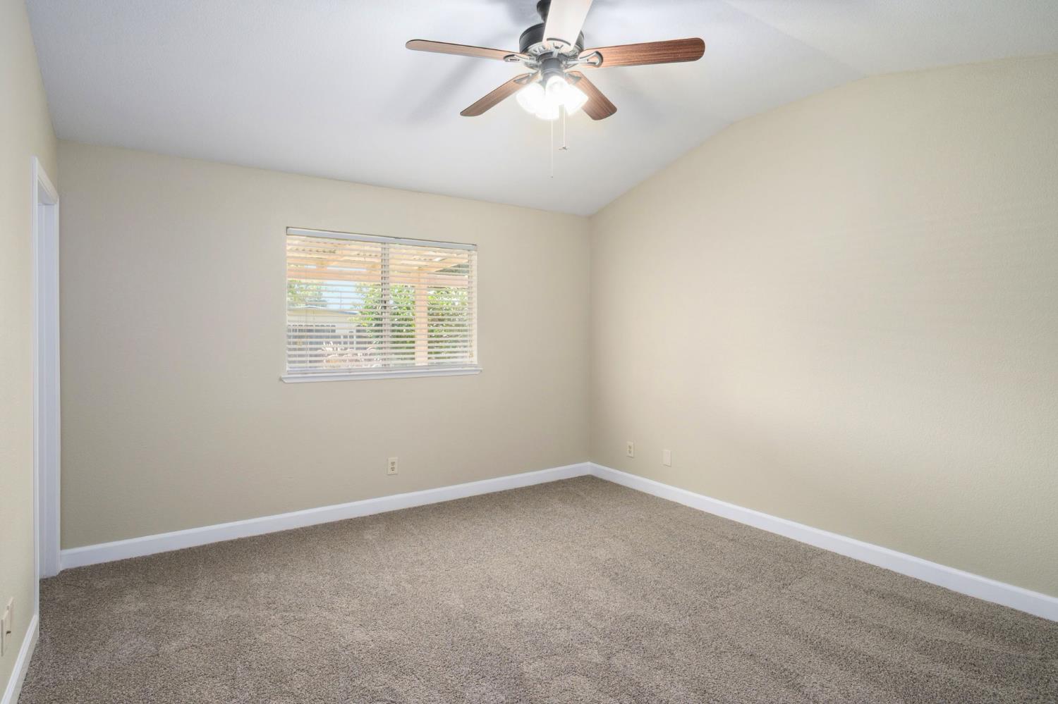 1067 W Minarets Ave, Fresno, CA 93650