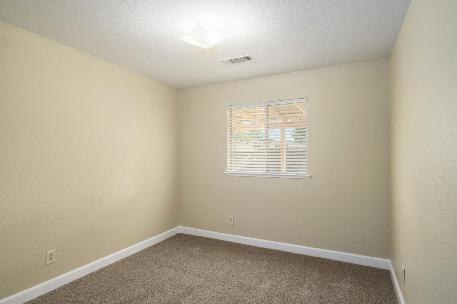 1067 W Minarets Ave, Fresno, CA 93650