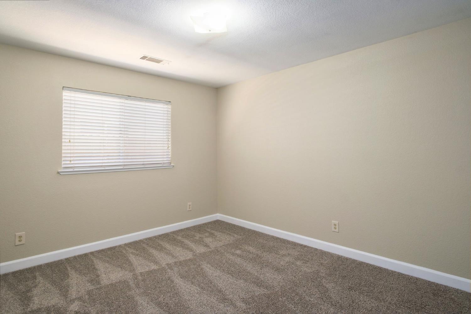 1067 W Minarets Ave, Fresno, CA 93650