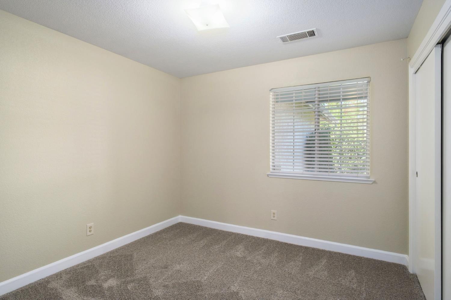 1067 W Minarets Ave, Fresno, CA 93650