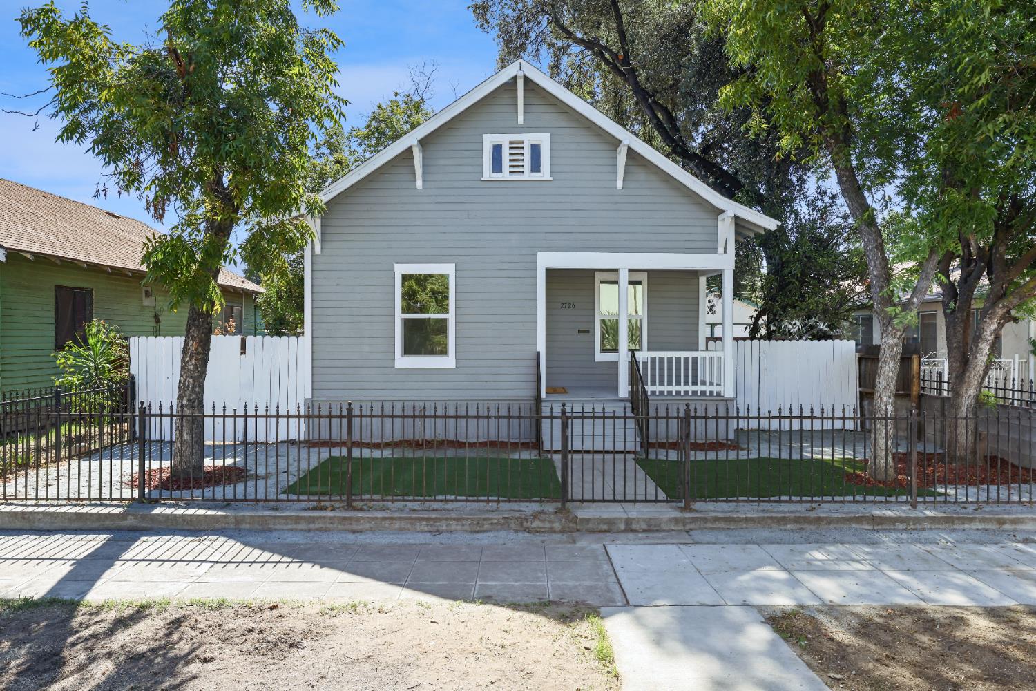 2726 E Washington Ave, Fresno, CA 93701