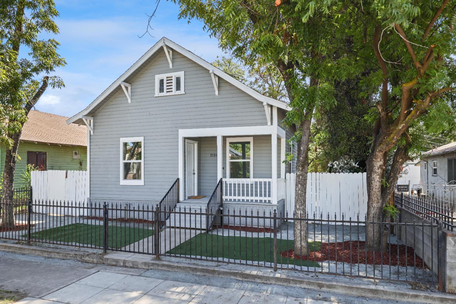 2726 E Washington Ave, Fresno, CA 93701
