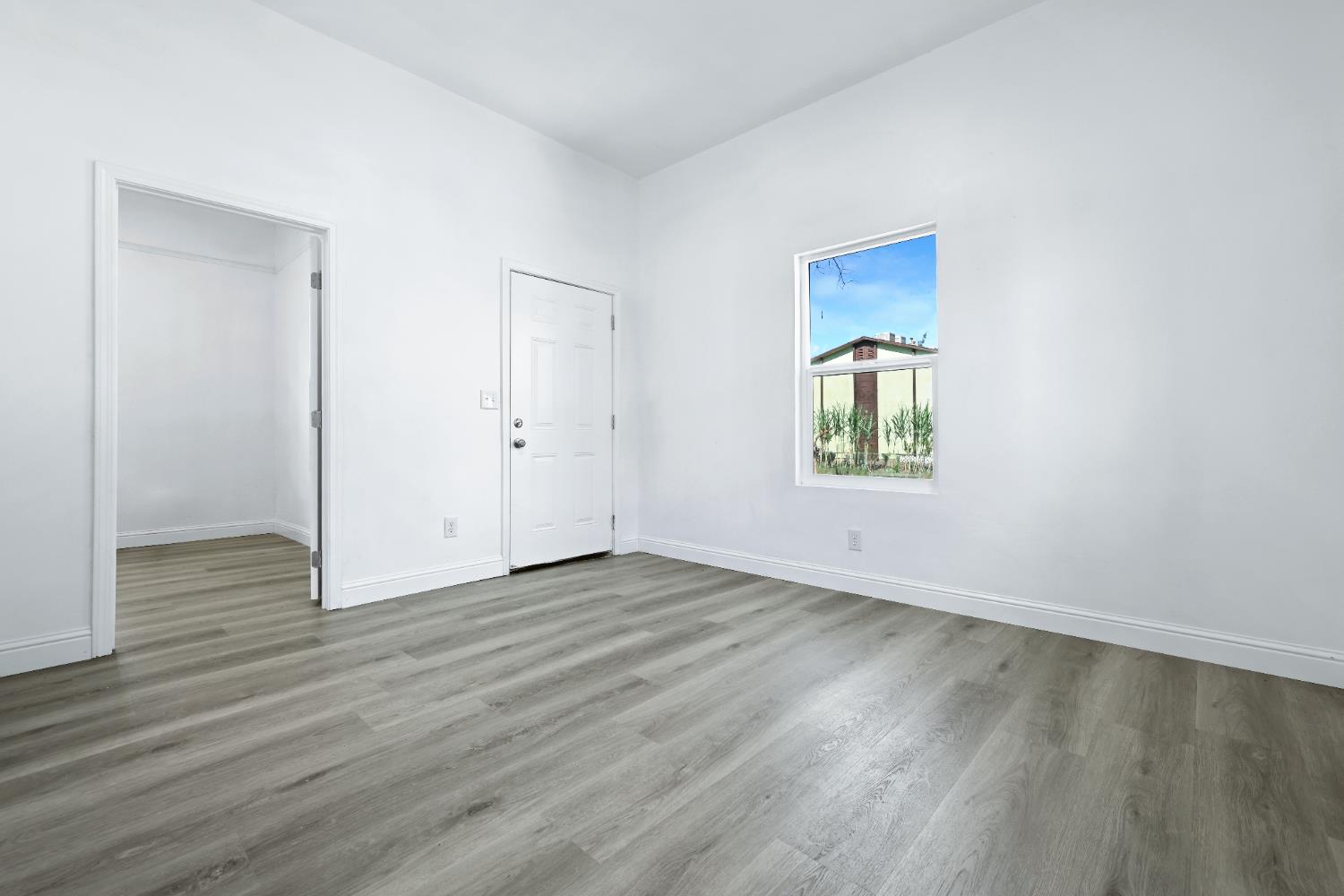 2726 E Washington Ave, Fresno, CA 93701