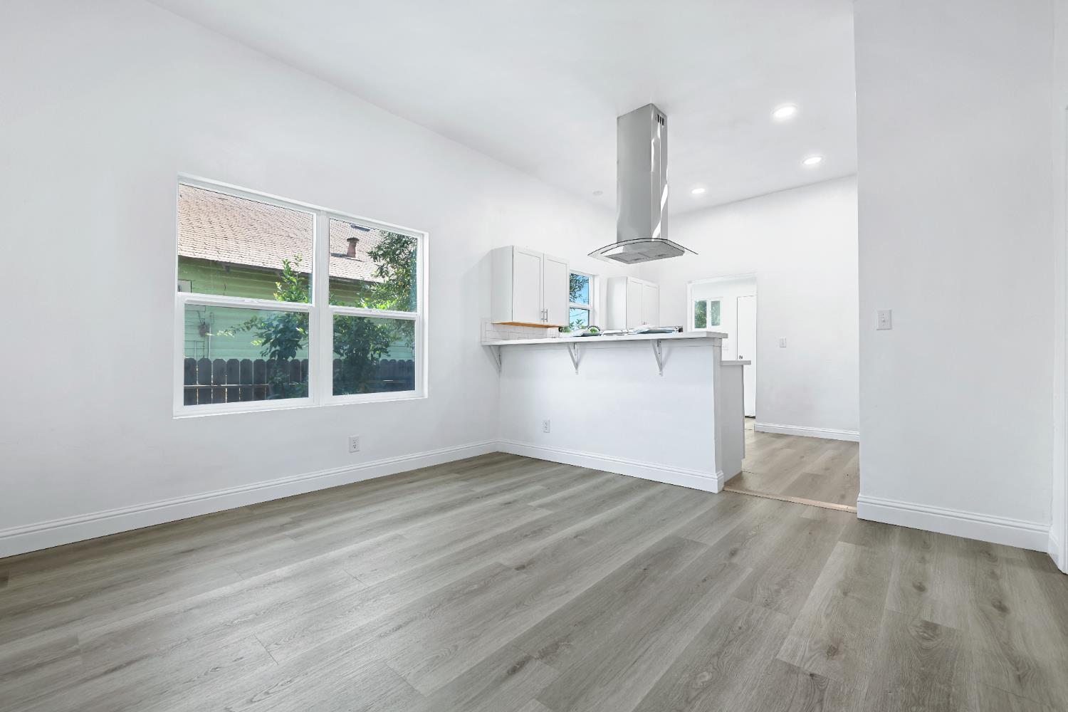 2726 E Washington Ave, Fresno, CA 93701