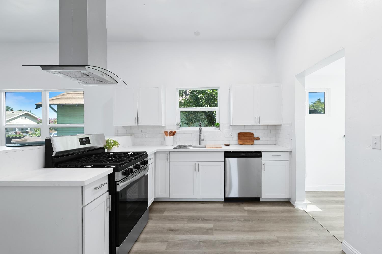 2726 E Washington Ave, Fresno, CA 93701