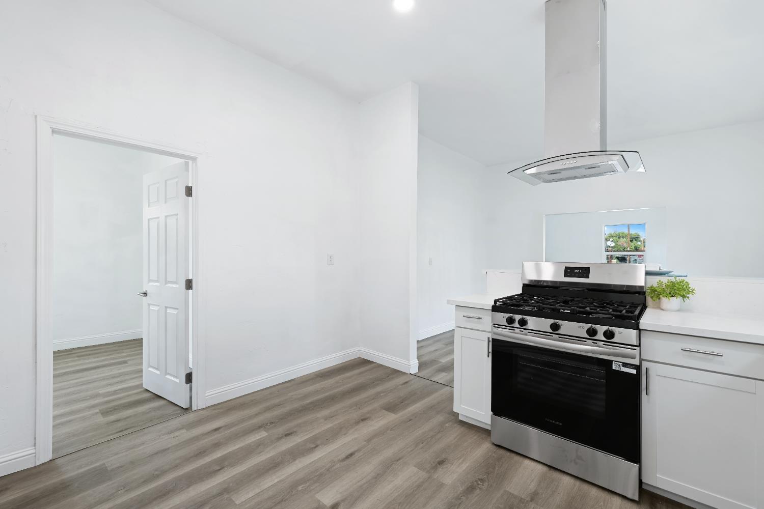 2726 E Washington Ave, Fresno, CA 93701