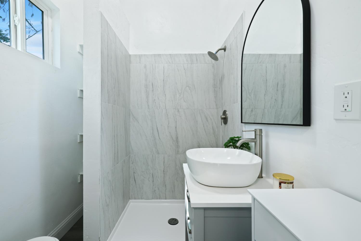 2726 E Washington Ave, Fresno, CA 93701