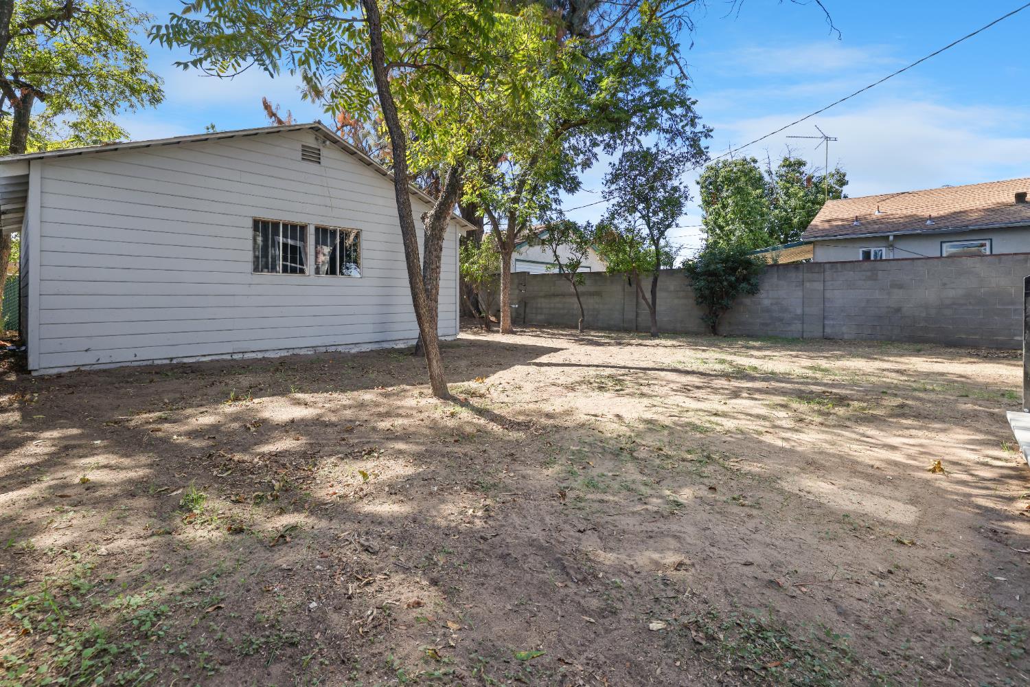 2726 E Washington Ave, Fresno, CA 93701