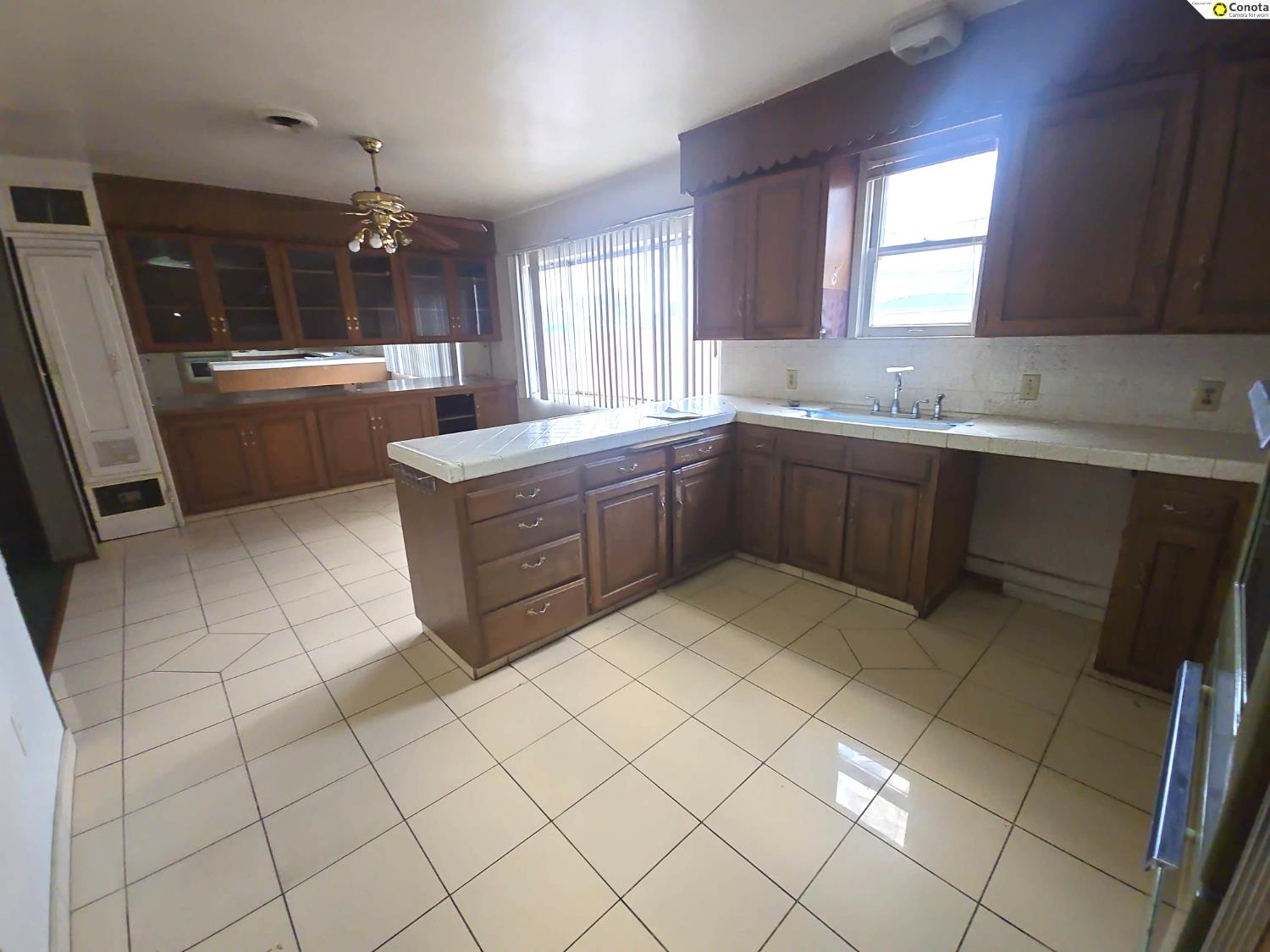 3581 E Alta Ave, Fresno, CA 93702