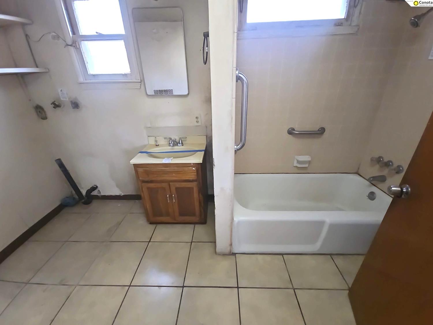 3581 E Alta Ave, Fresno, CA 93702