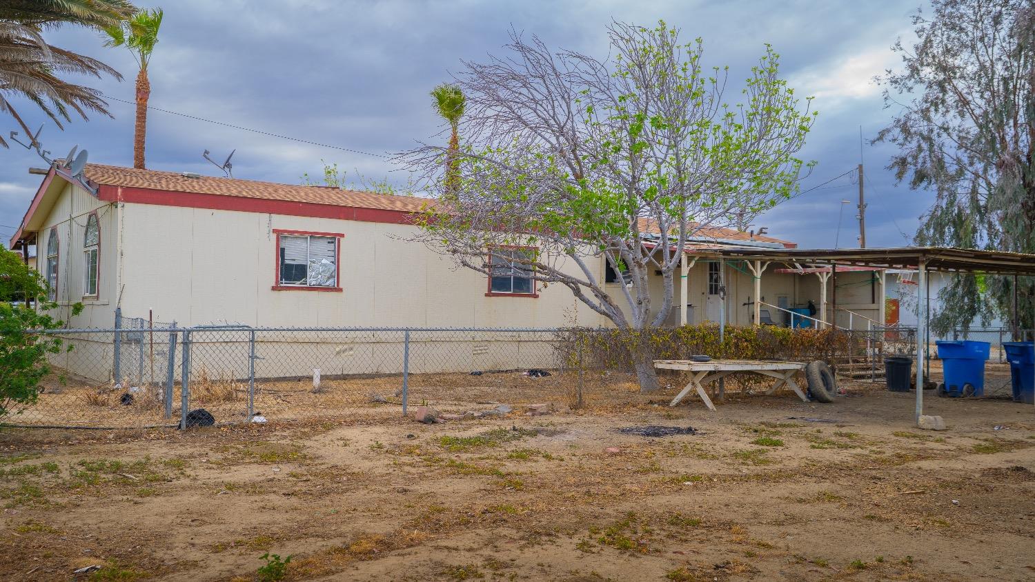 35976 S Siskiyou Ave, Huron, CA 93234