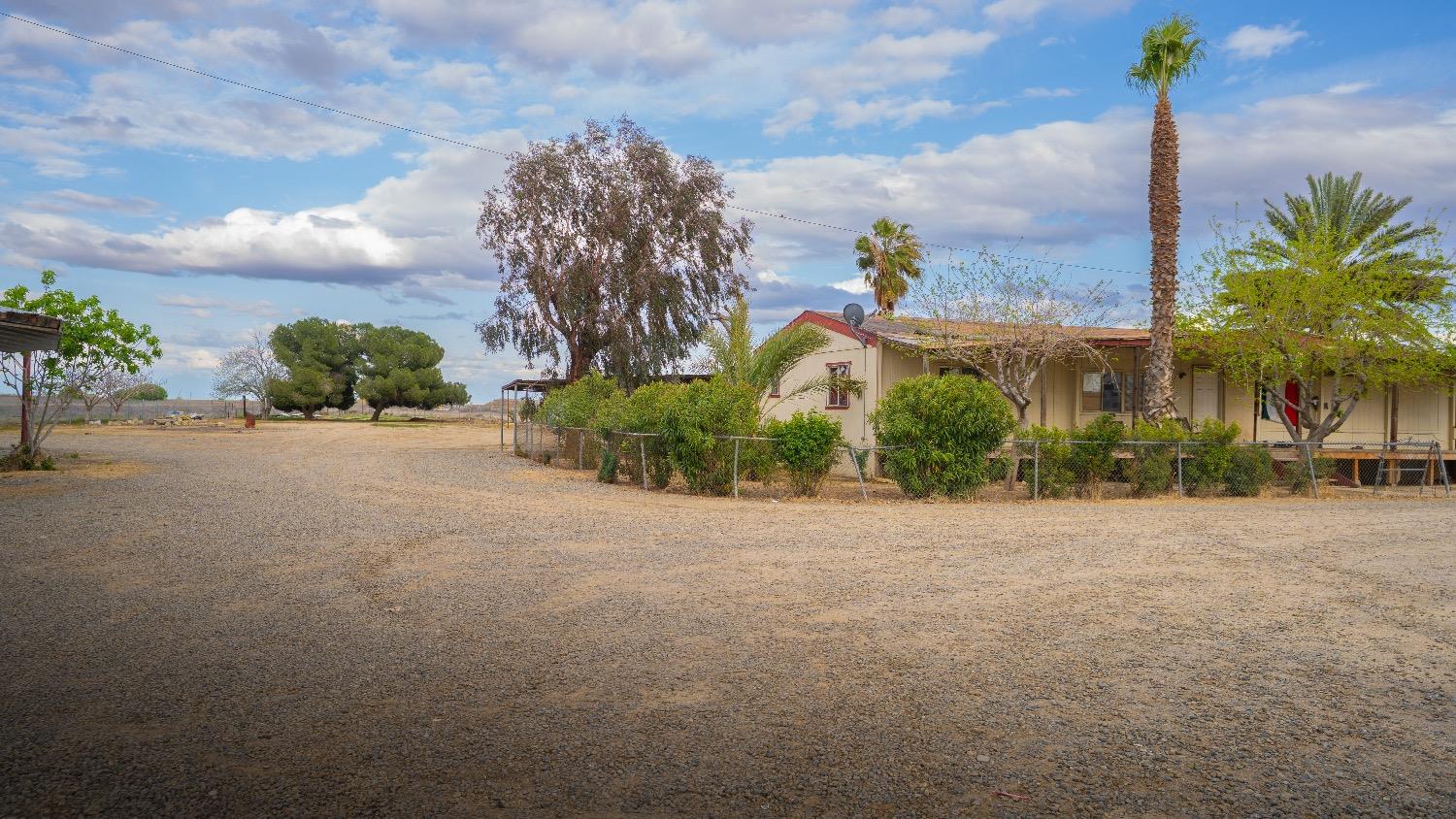 35976 S Siskiyou Ave, Huron, CA 93234