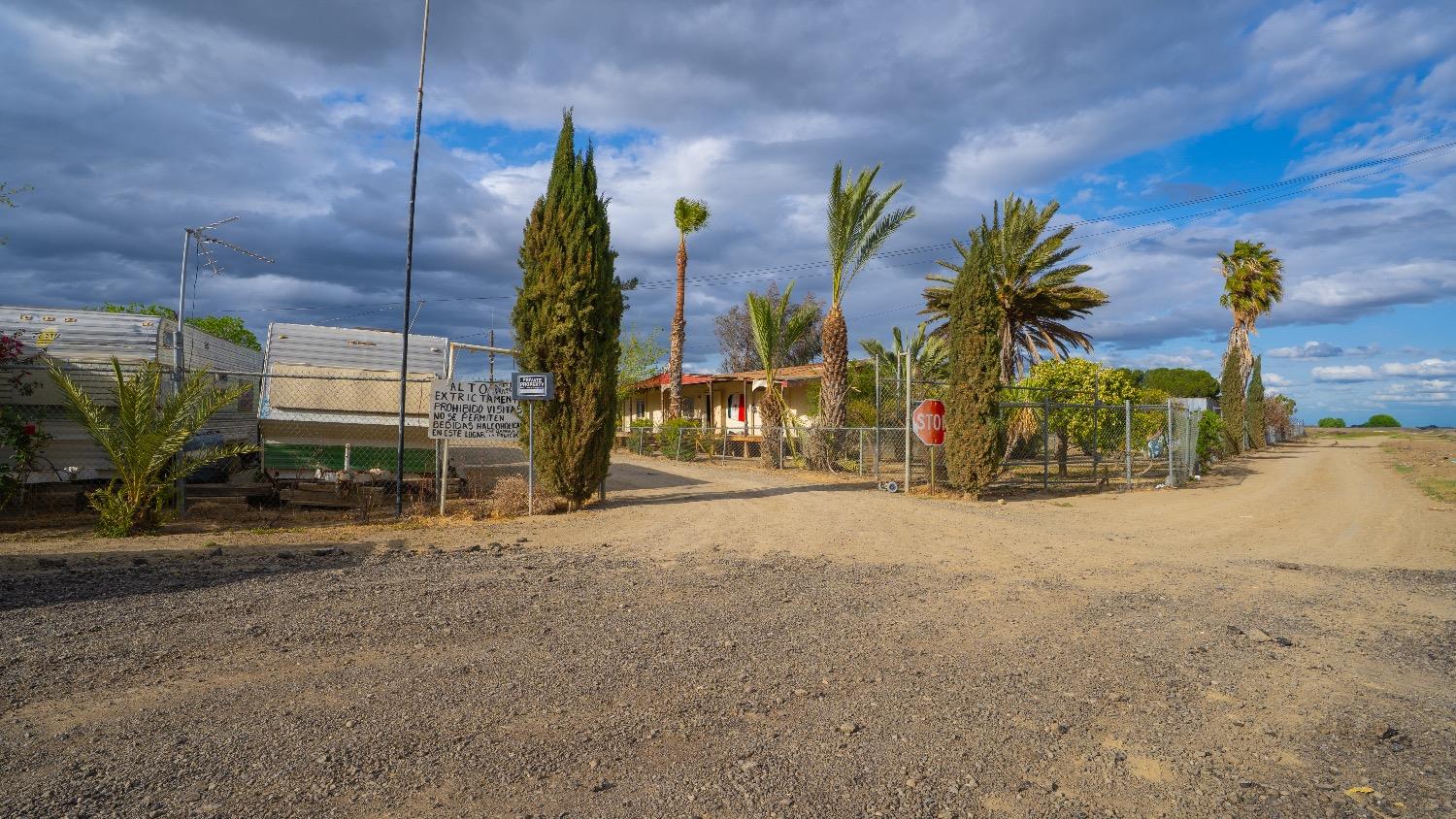 35976 S Siskiyou Ave, Huron, CA 93234