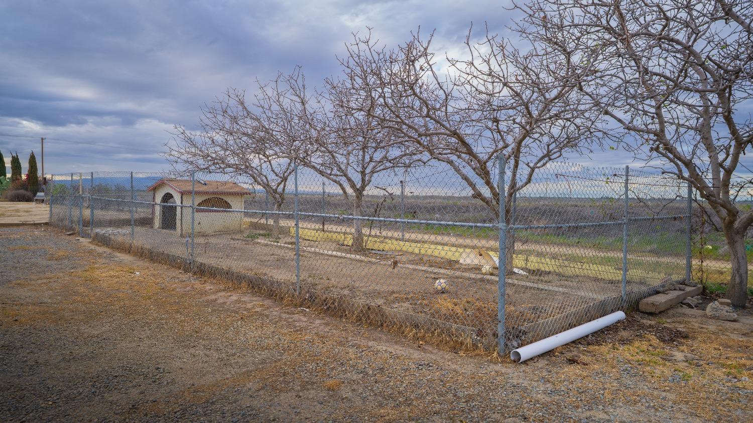 35976 S Siskiyou Ave, Huron, CA 93234