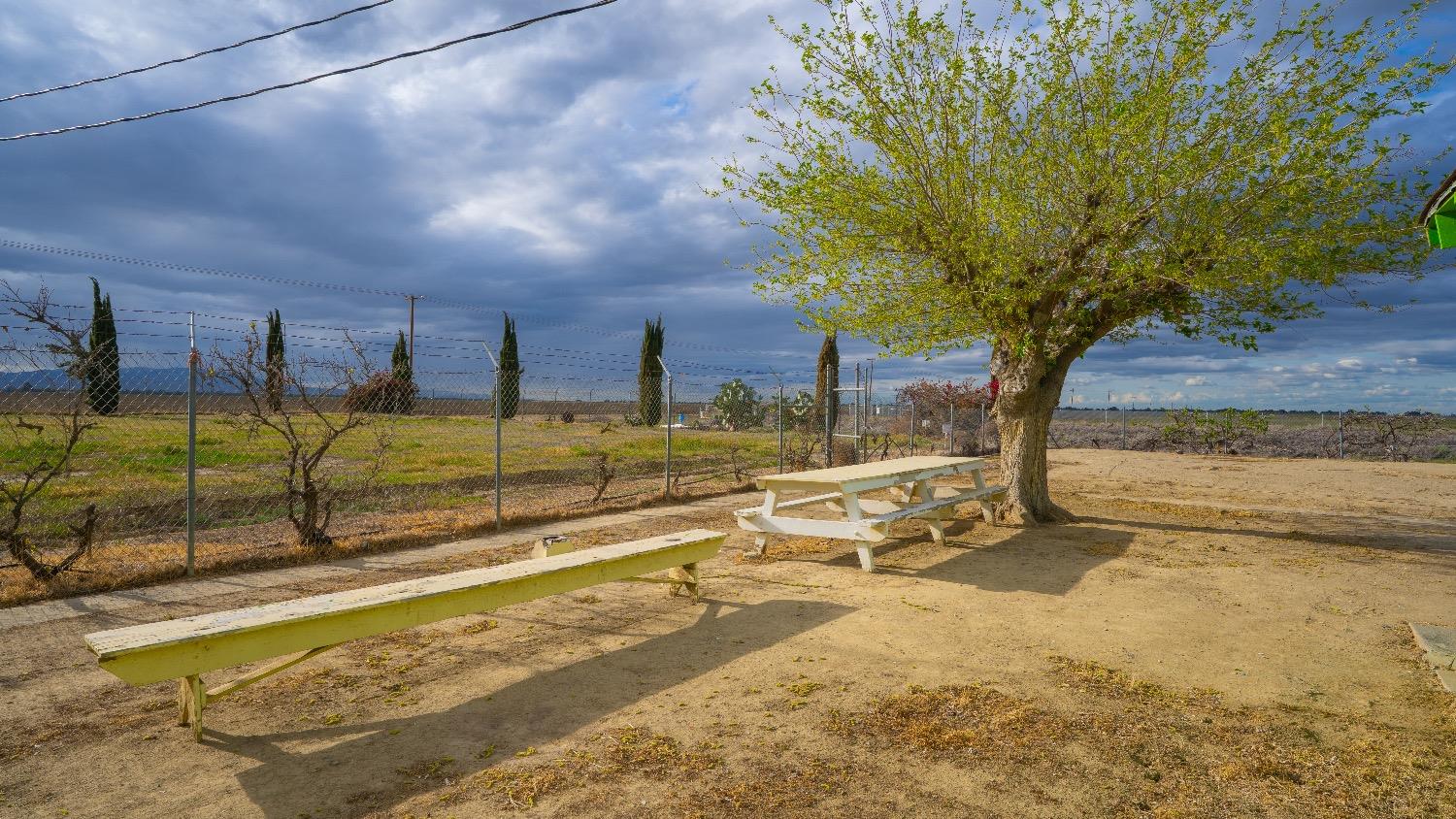 35976 S Siskiyou Ave, Huron, CA 93234