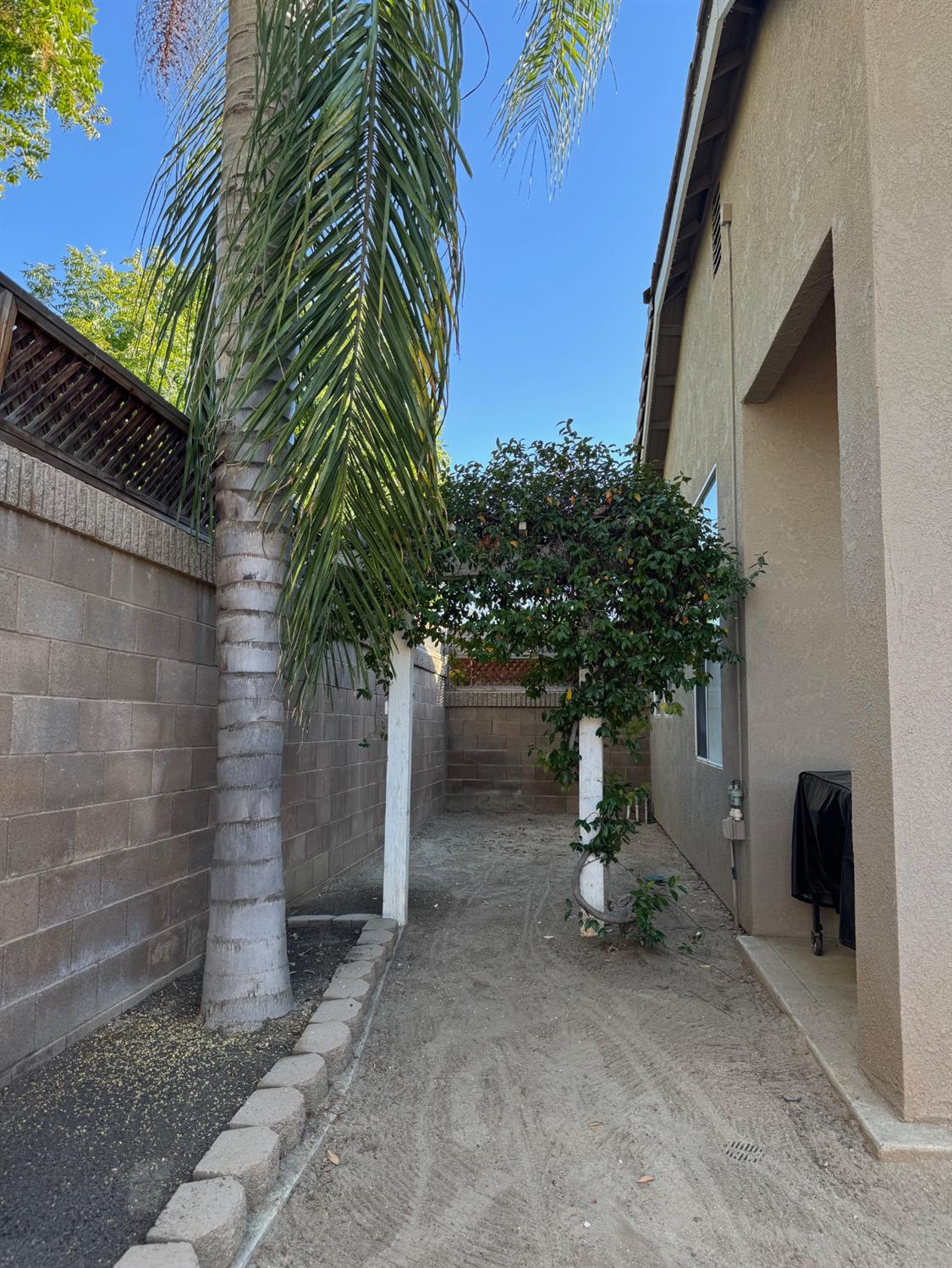 2691 Morris Ave, Clovis, CA 93611