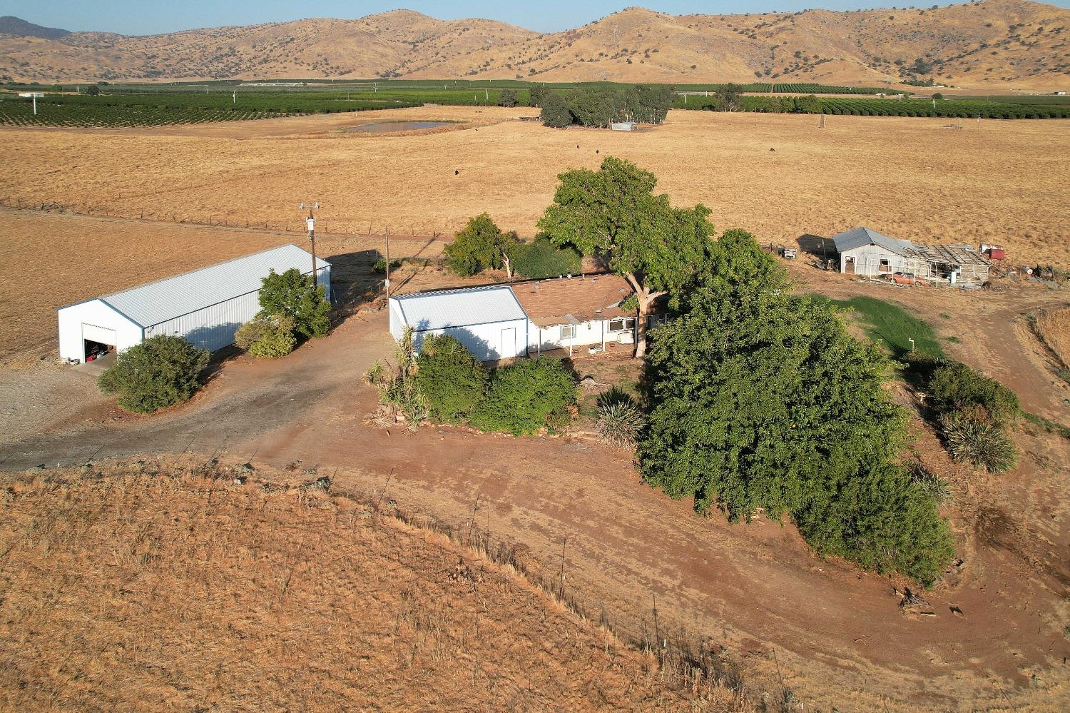 3363 S Anchor Ave, Orange Cove, CA 93646