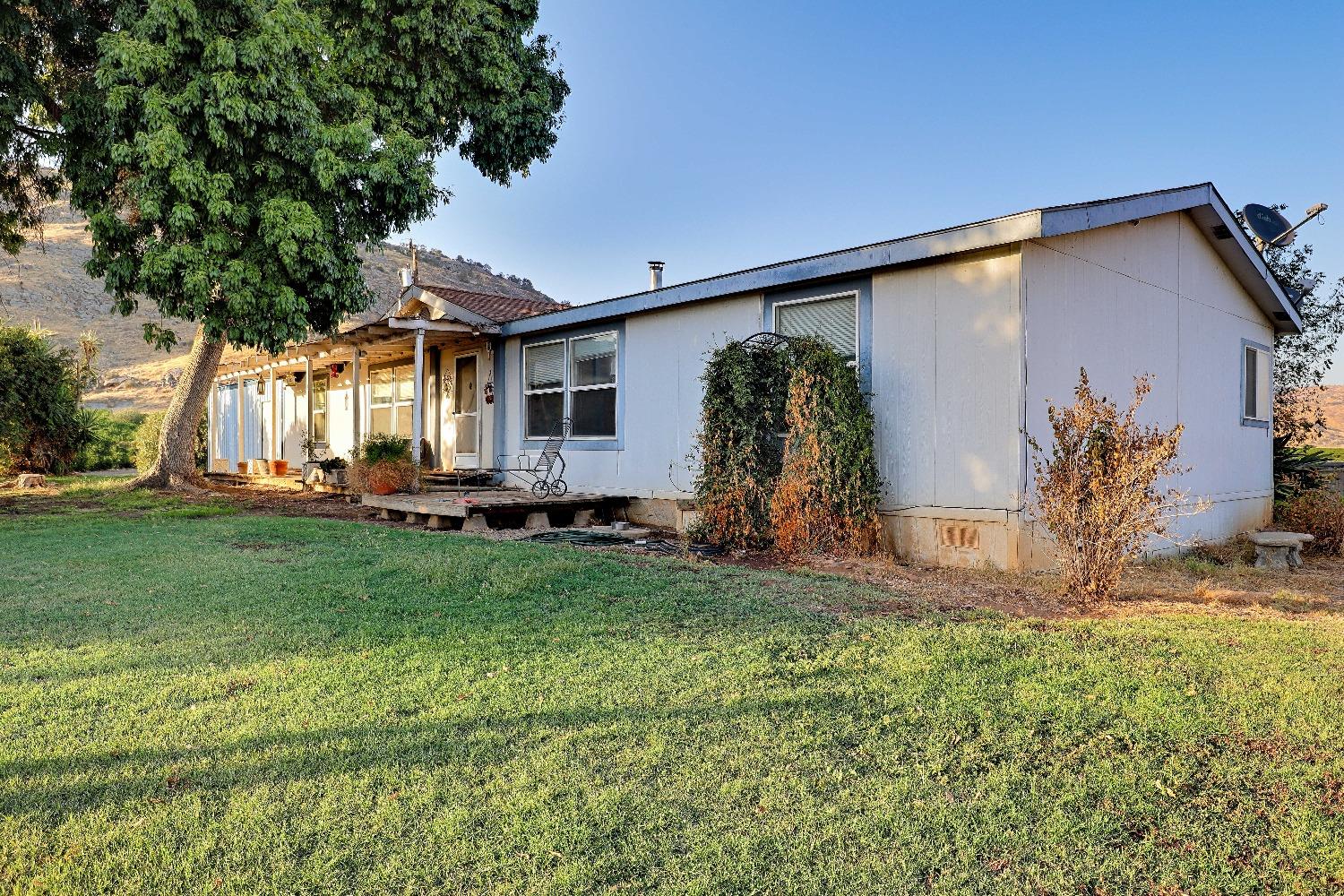 3363 S Anchor Ave, Orange Cove, CA 93646