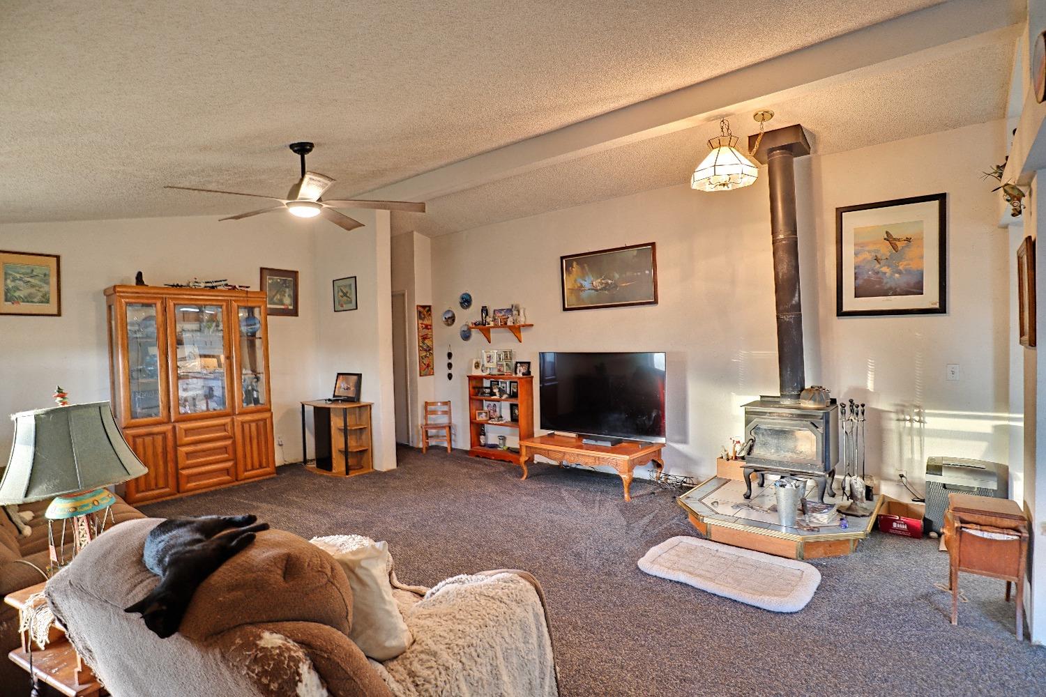 3363 S Anchor Ave, Orange Cove, CA 93646