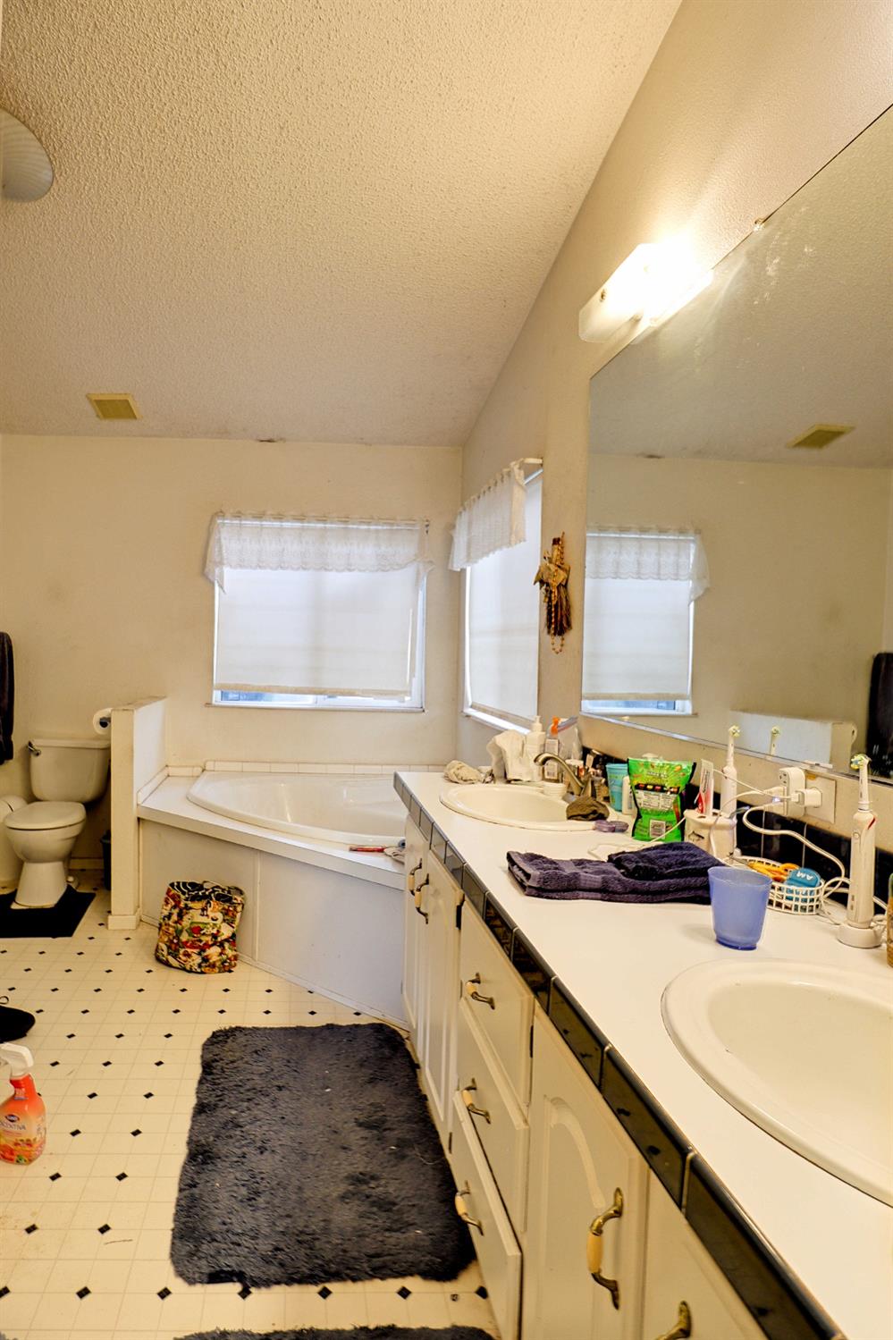 3363 S Anchor Ave, Orange Cove, CA 93646