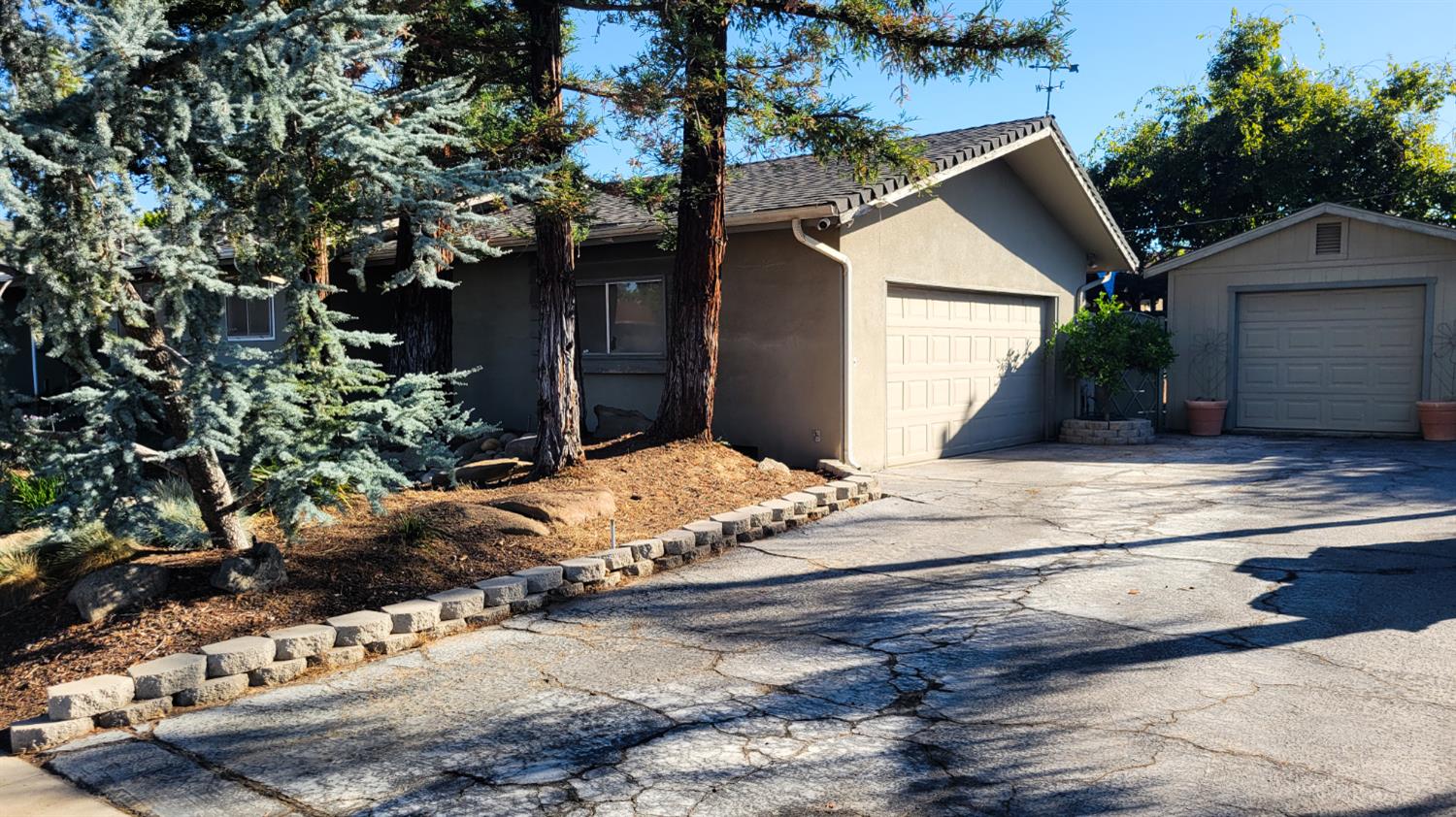 6164 N Maroa Ave, Fresno, CA 93704