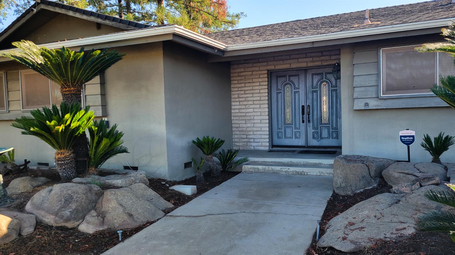 6164 N Maroa Ave, Fresno, CA 93704