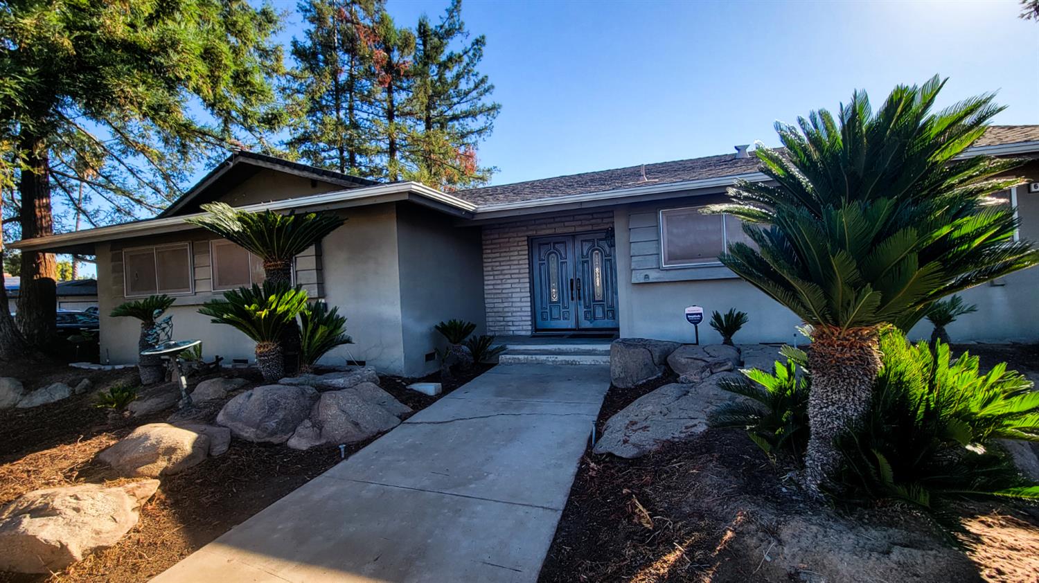 6164 N Maroa Ave, Fresno, CA 93704