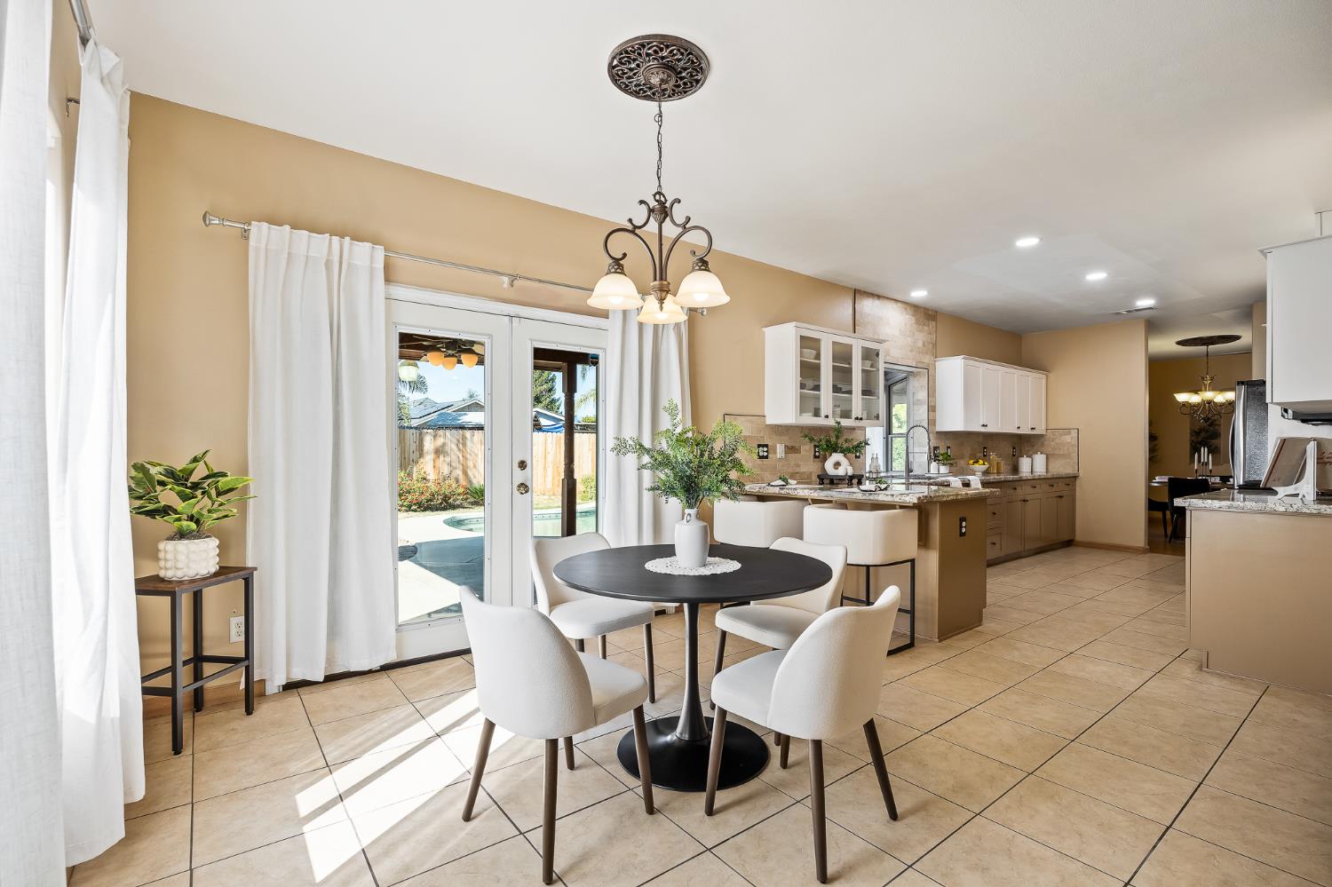 2722 Park Ave, Clovis, CA 93611