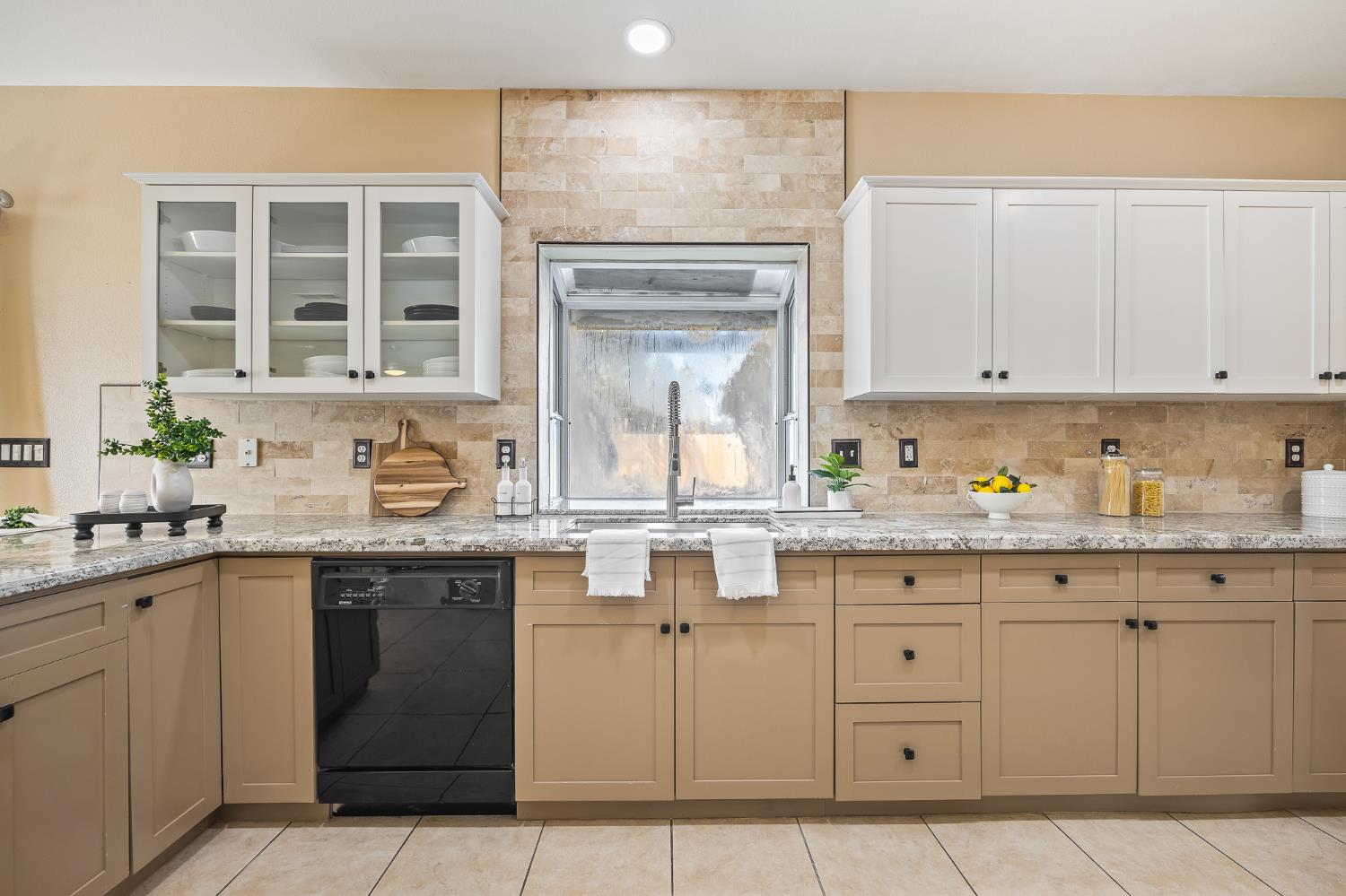 2722 Park Ave, Clovis, CA 93611