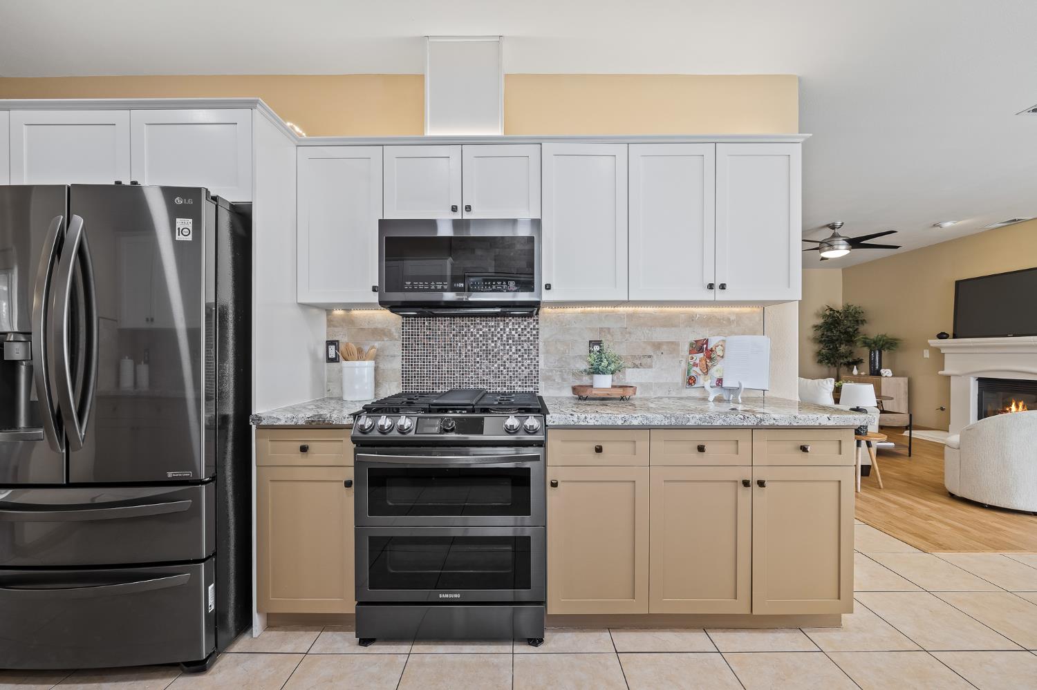 2722 Park Ave, Clovis, CA 93611