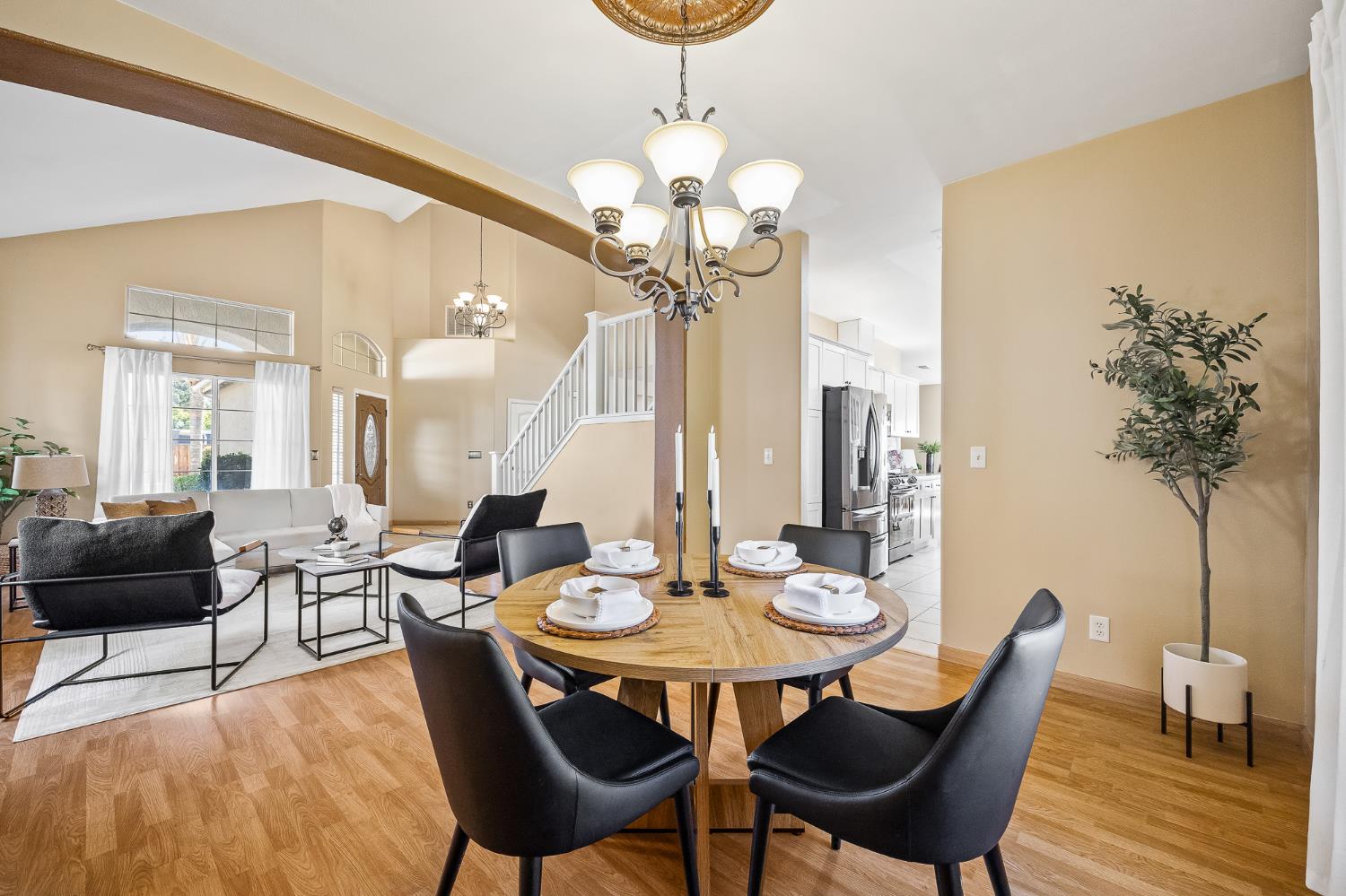 2722 Park Ave, Clovis, CA 93611