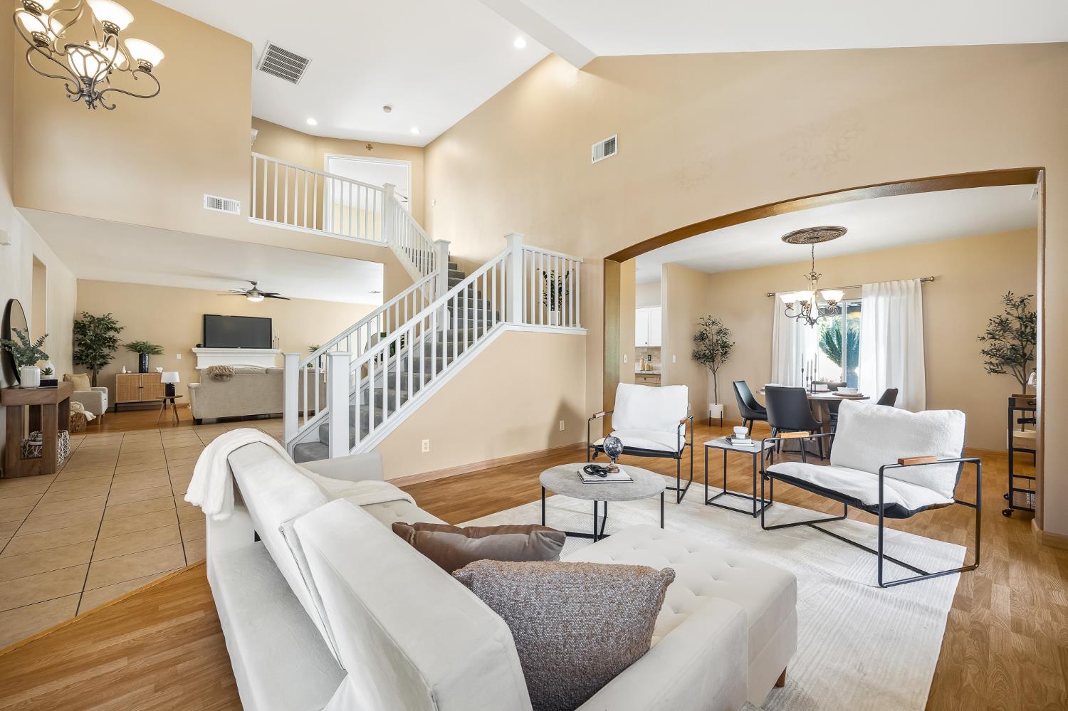 2722 Park Ave, Clovis, CA 93611