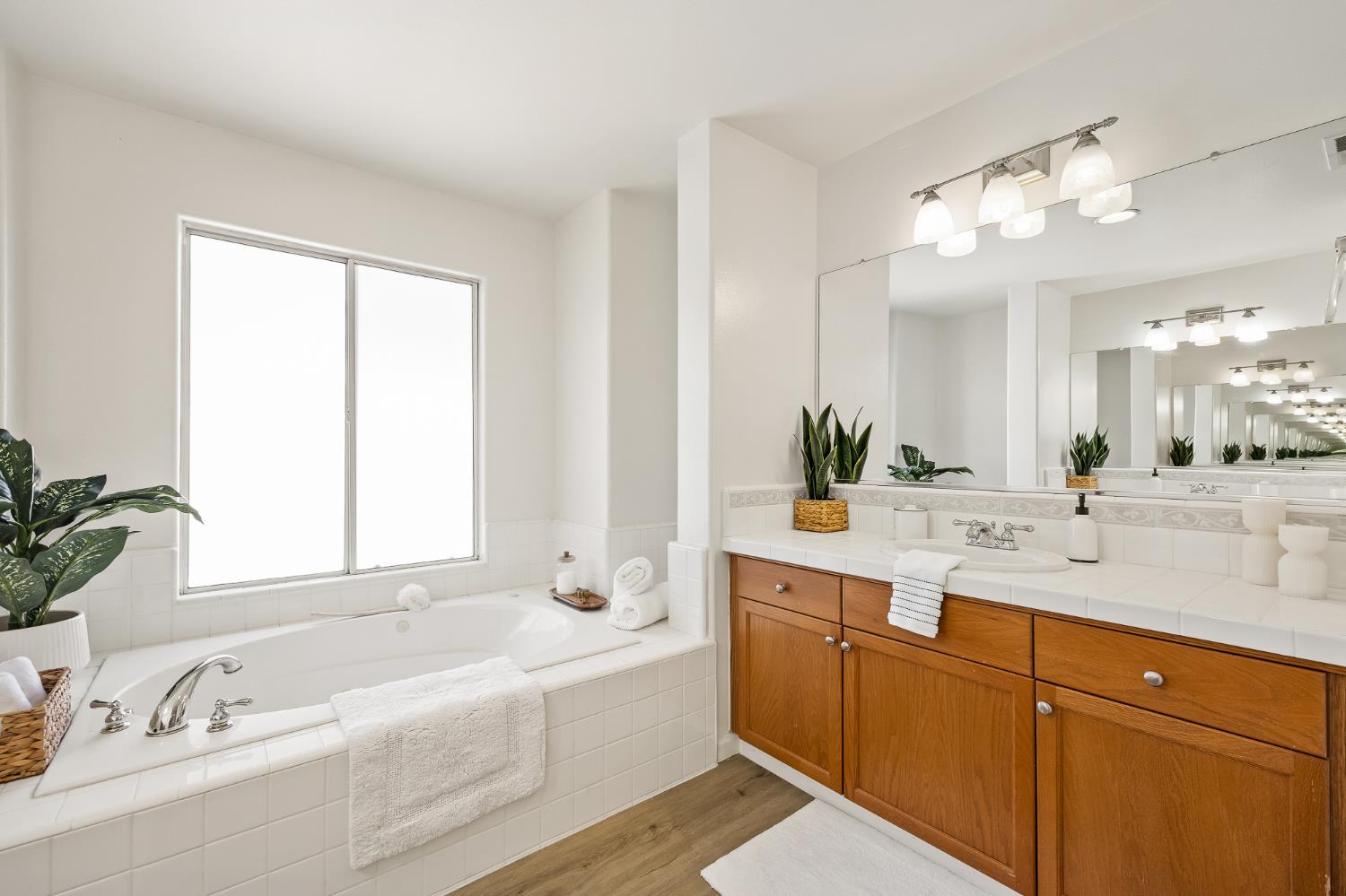 2722 Park Ave, Clovis, CA 93611