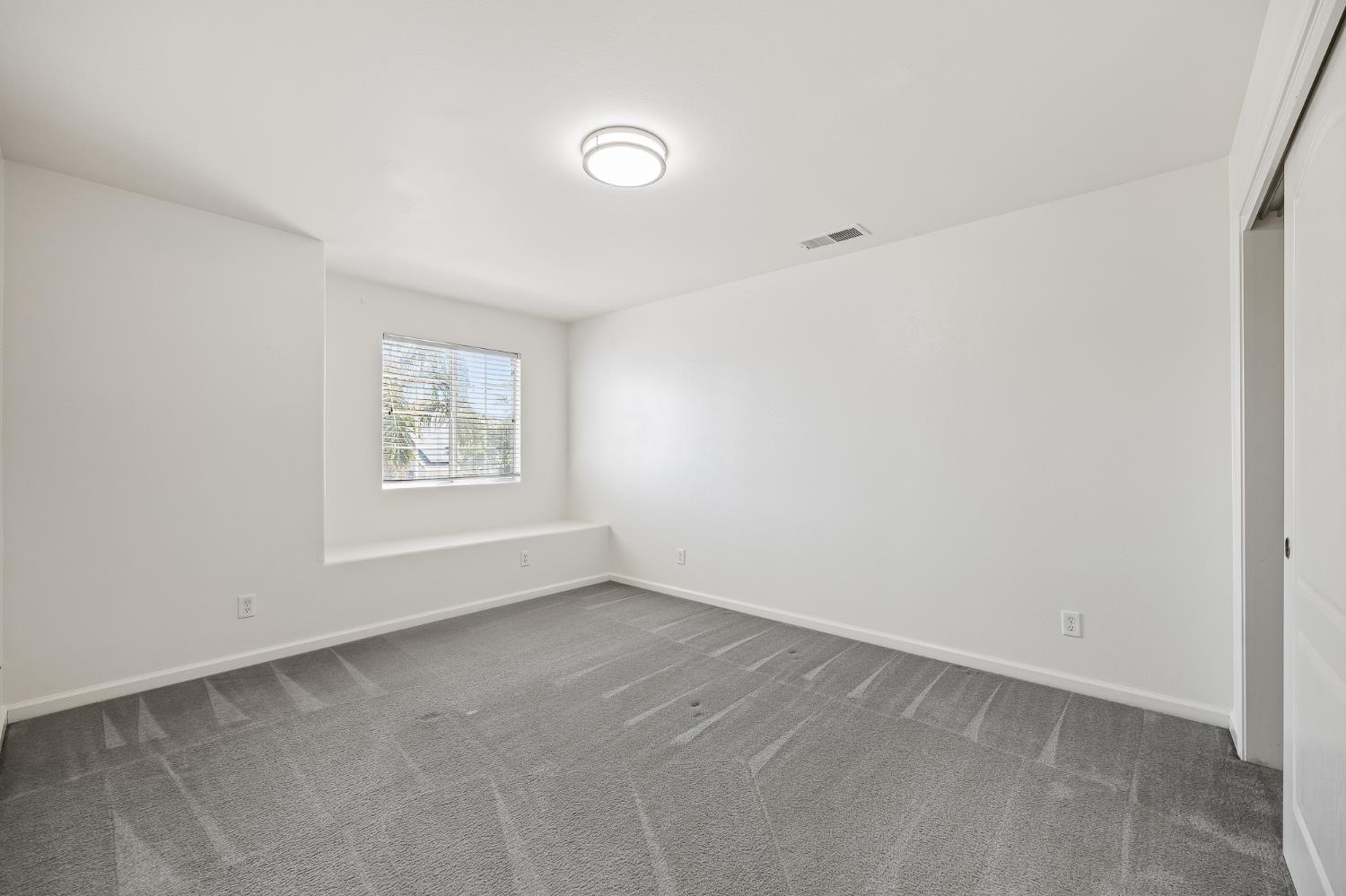 2722 Park Ave, Clovis, CA 93611