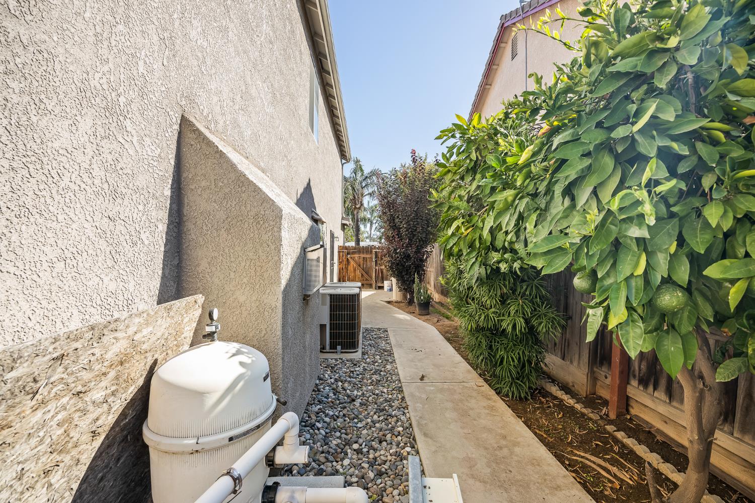 2722 Park Ave, Clovis, CA 93611