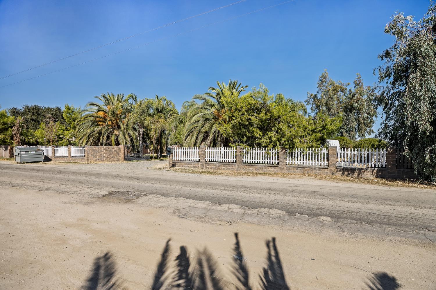 860 W Riverdale Ave, Riverdale, CA 93656