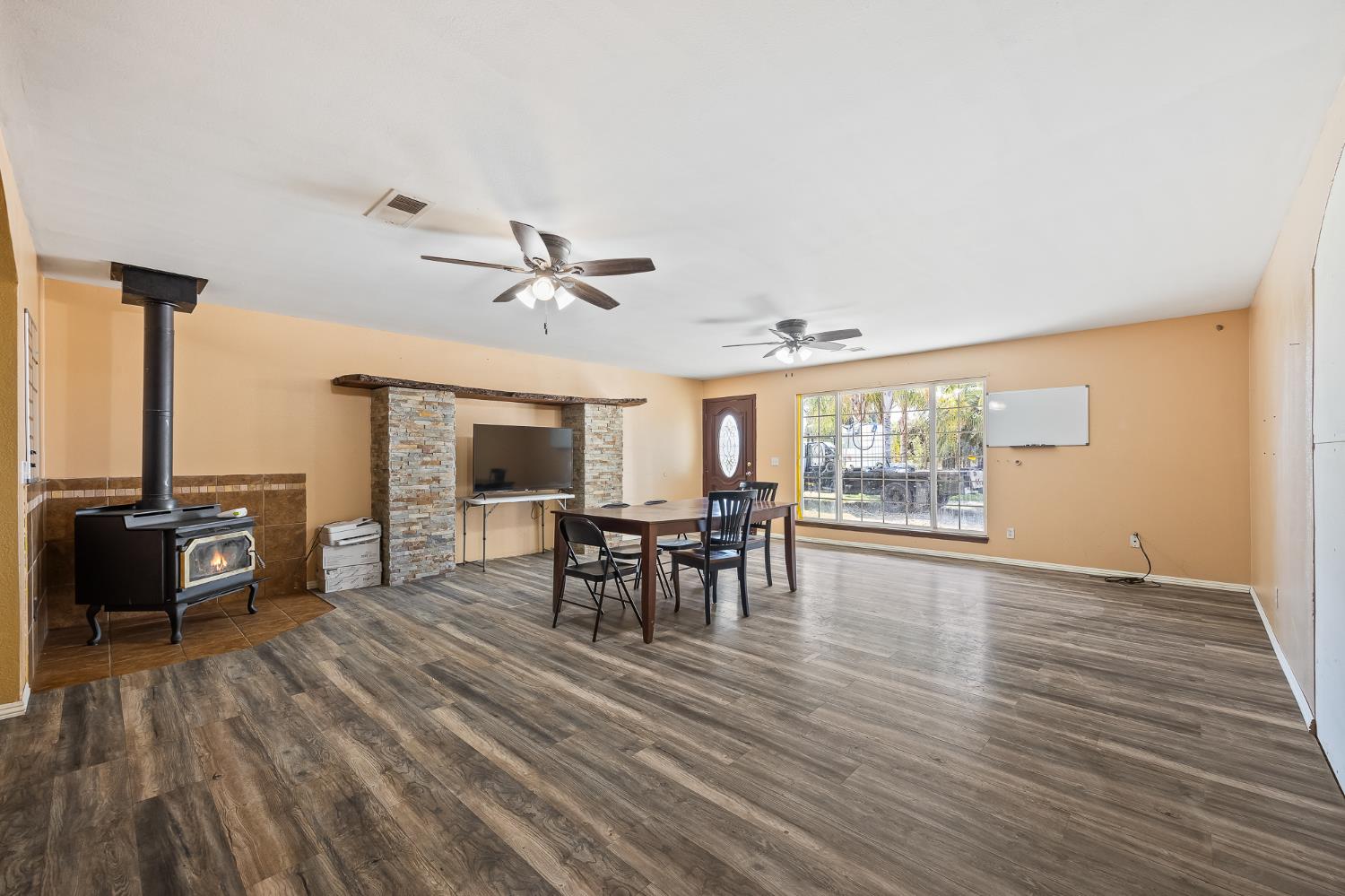 860 W Riverdale Ave, Riverdale, CA 93656