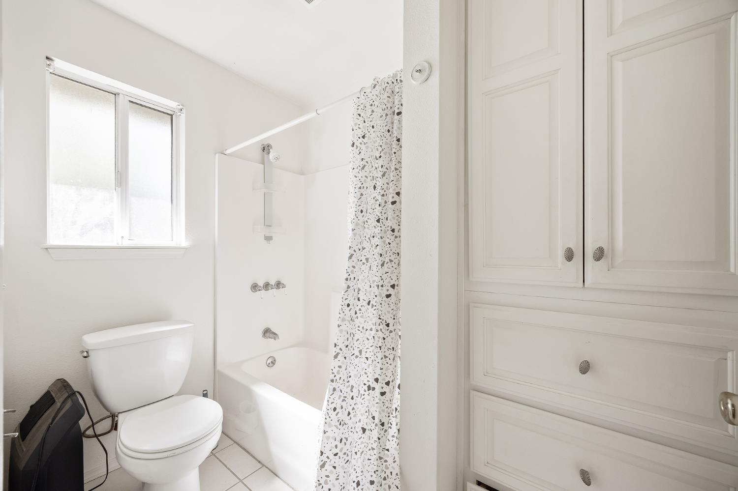 860 W Riverdale Ave, Riverdale, CA 93656