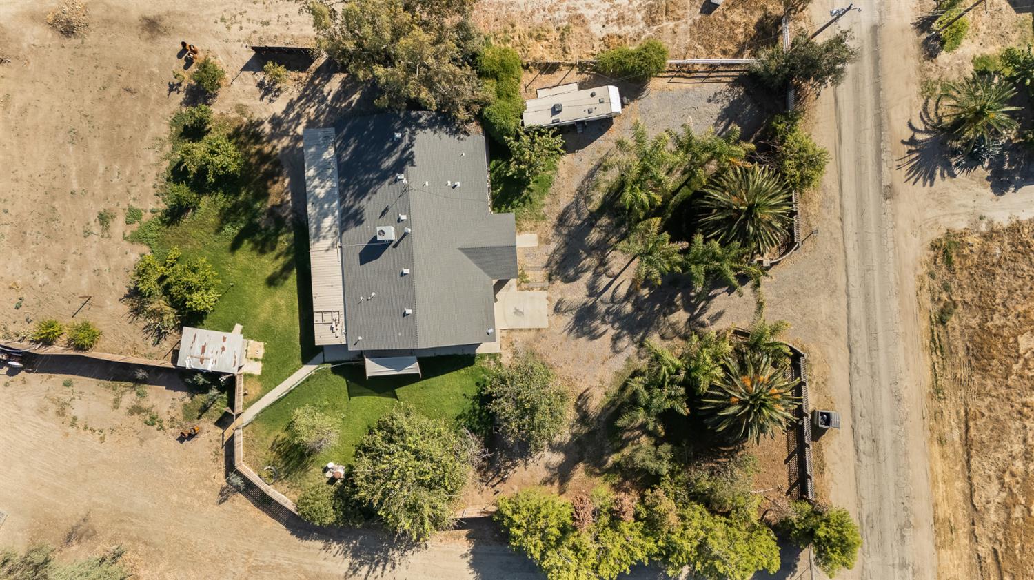 860 W Riverdale Ave, Riverdale, CA 93656