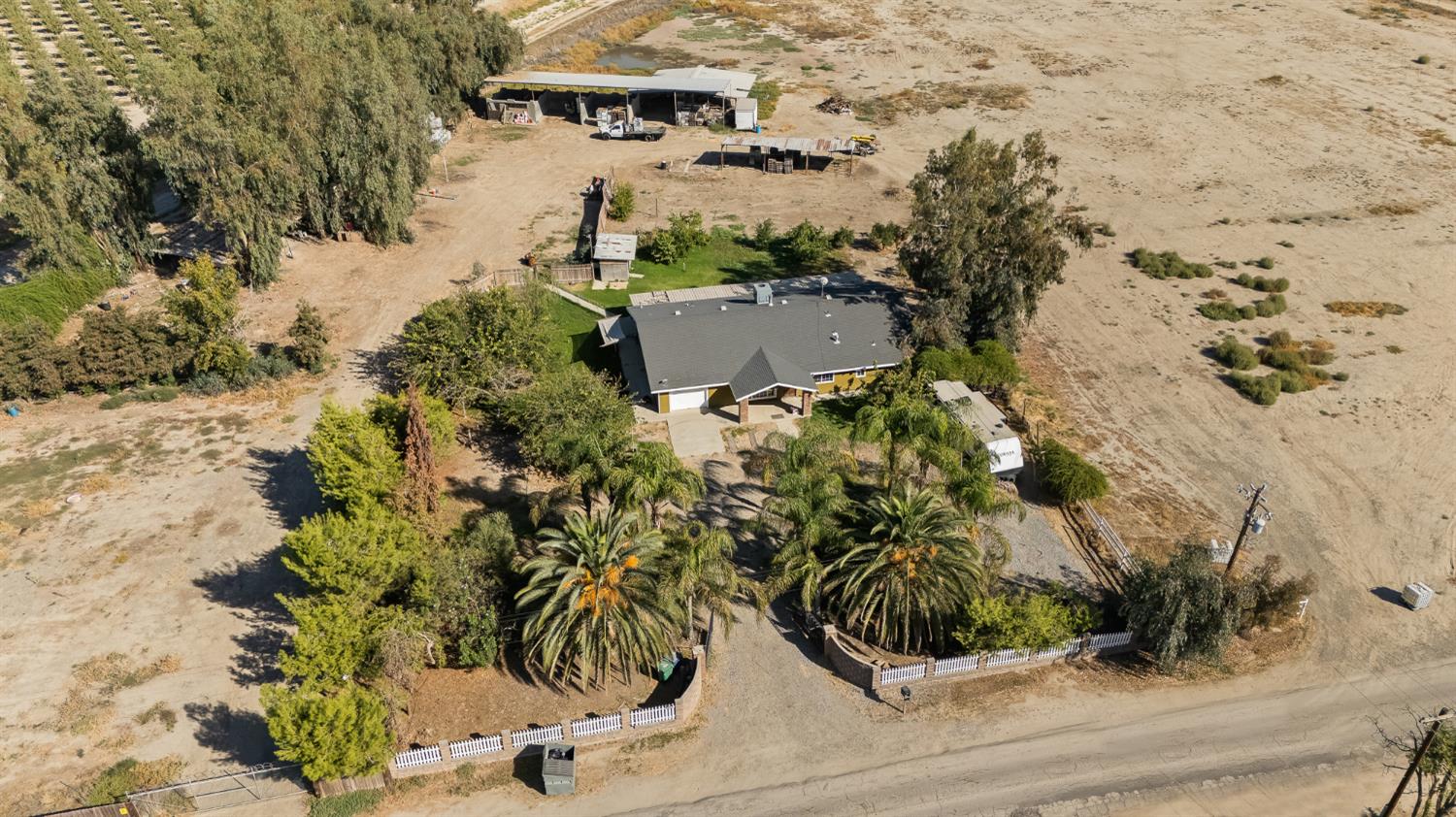 860 W Riverdale Ave, Riverdale, CA 93656