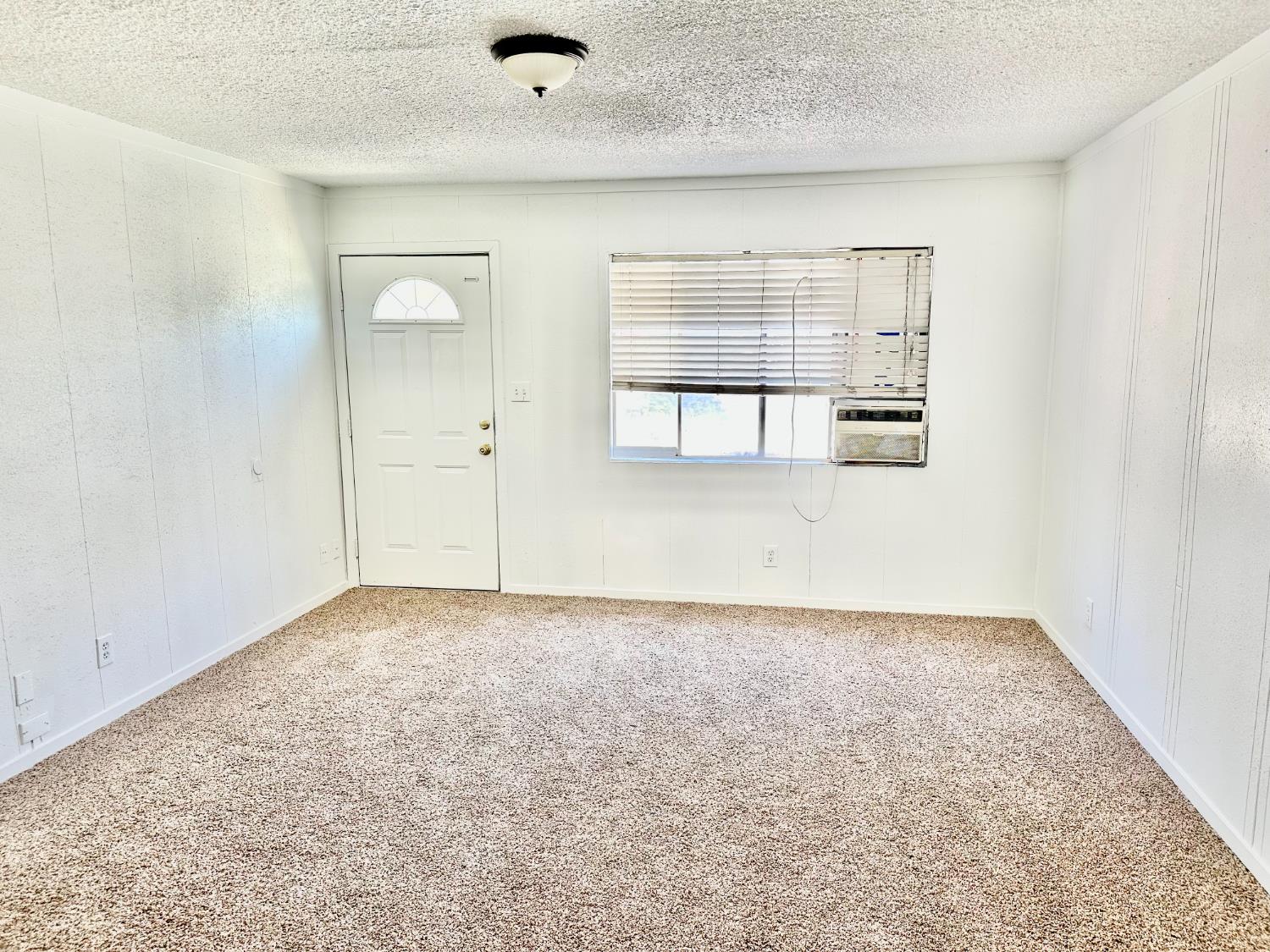 967 E Cleveland Ave, Porterville, CA 93257