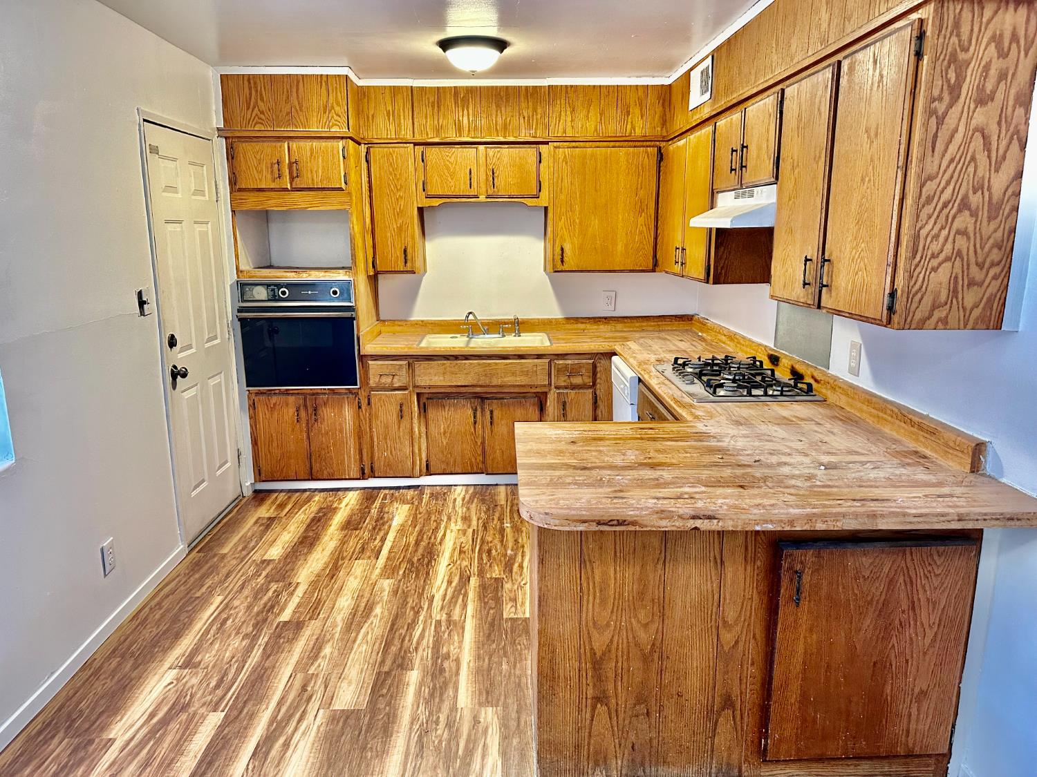 967 E Cleveland Ave, Porterville, CA 93257