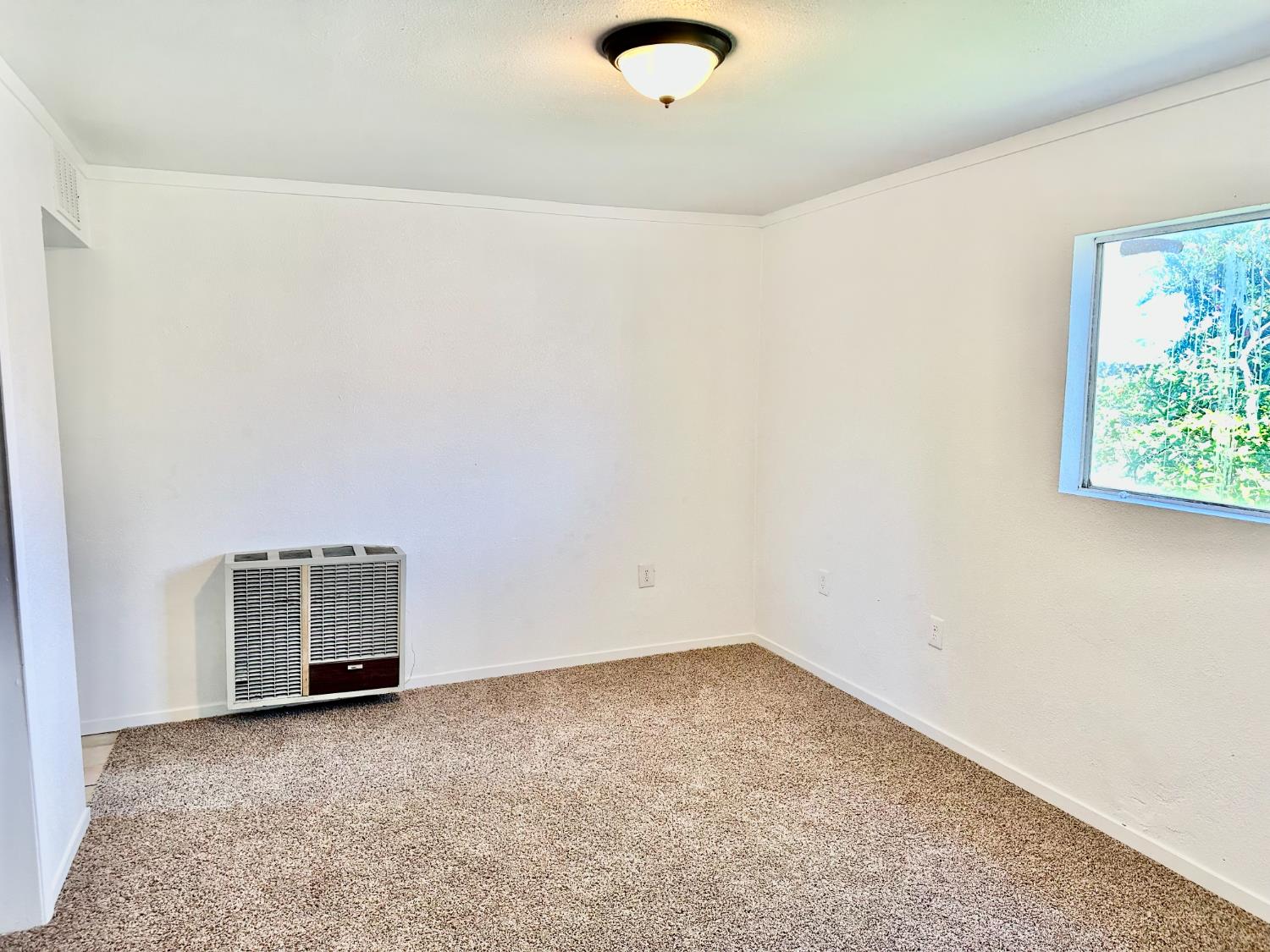 967 E Cleveland Ave, Porterville, CA 93257