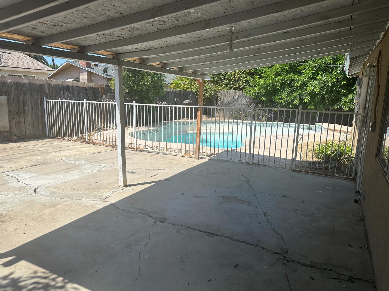 967 E Cleveland Ave, Porterville, CA 93257