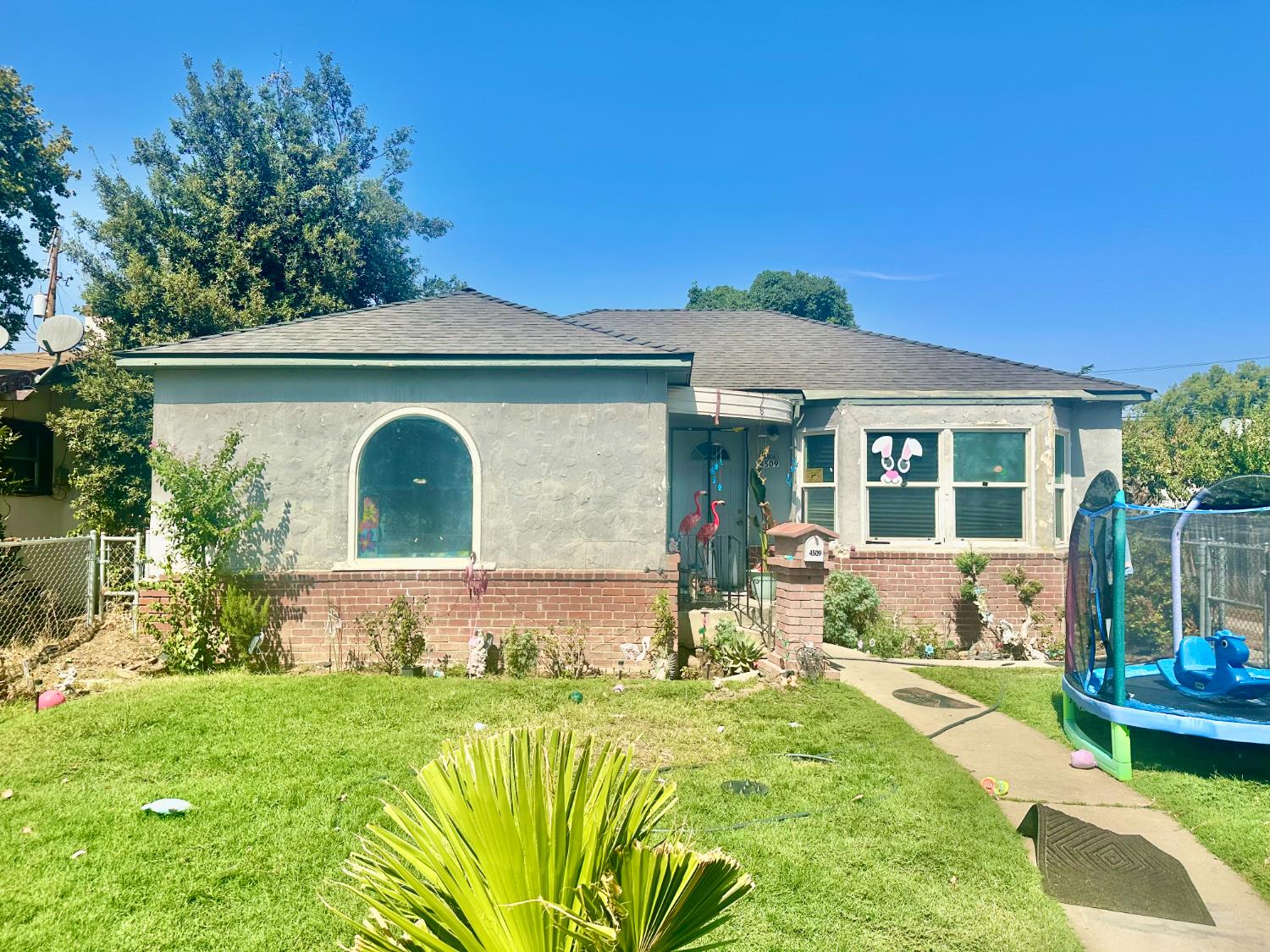 4509 E Illinois Ave, Fresno, CA 93702