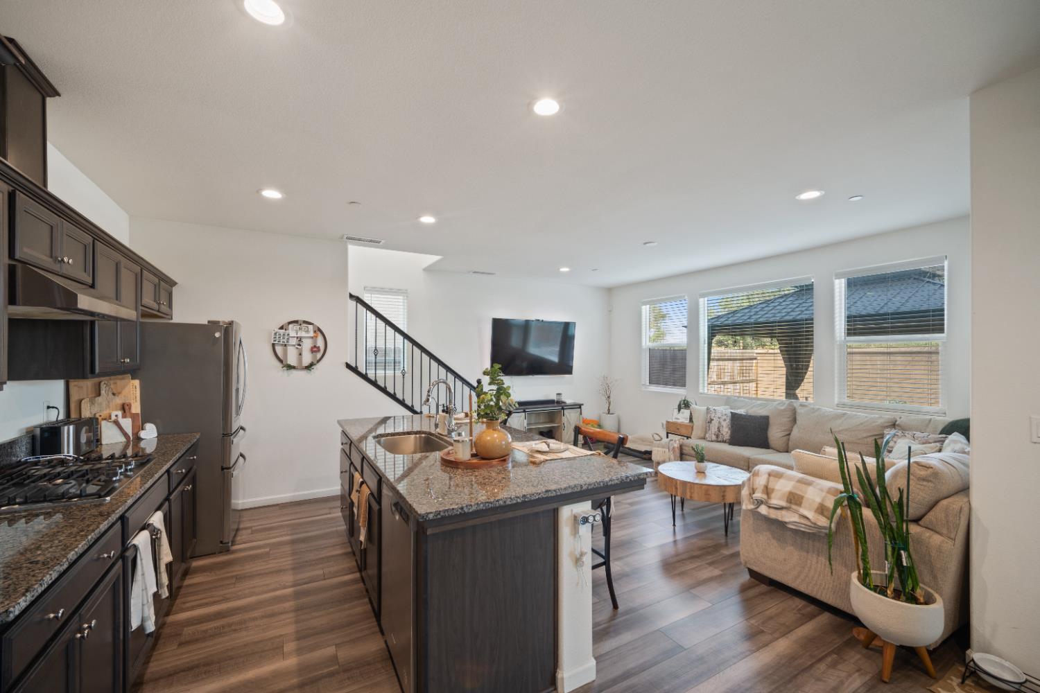 855 Wishon Ave W, Madera, CA 93636