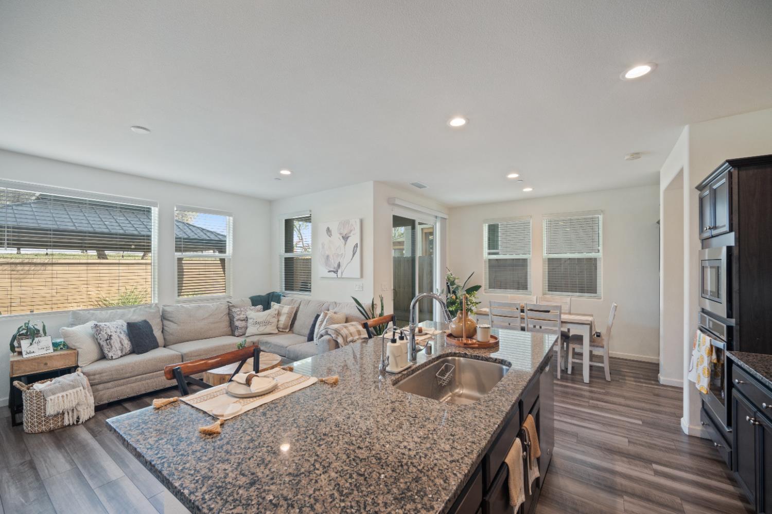 855 Wishon Ave W, Madera, CA 93636