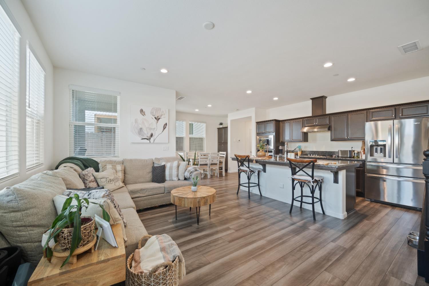 855 Wishon Ave W, Madera, CA 93636