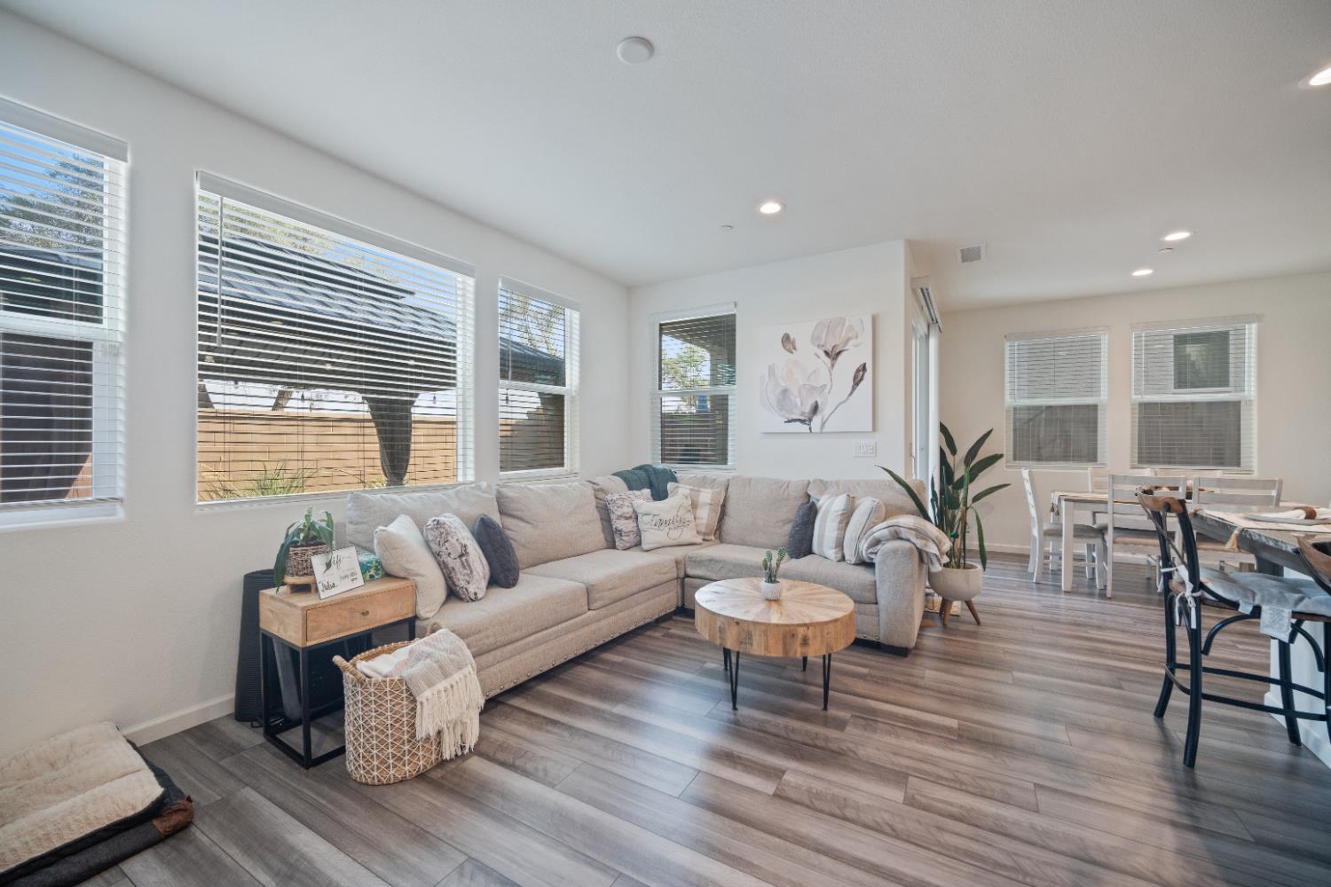 855 Wishon Ave W, Madera, CA 93636